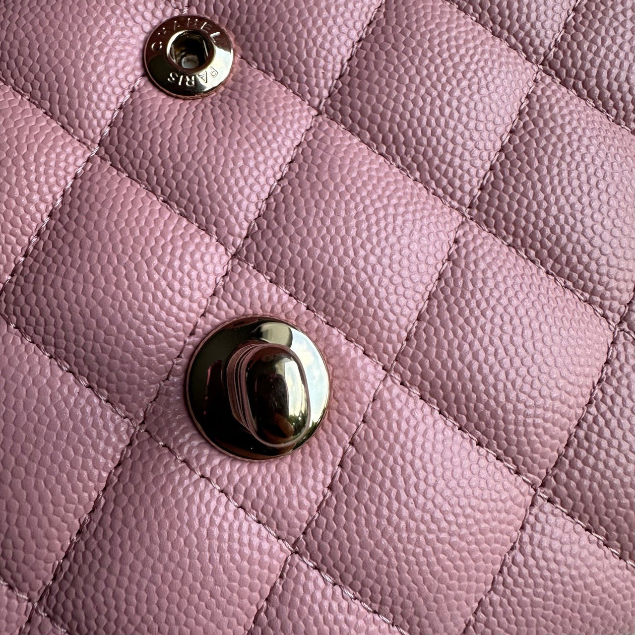 CHANEL MEDIUM FLAP | 22C PINK LGHW CAVIAR