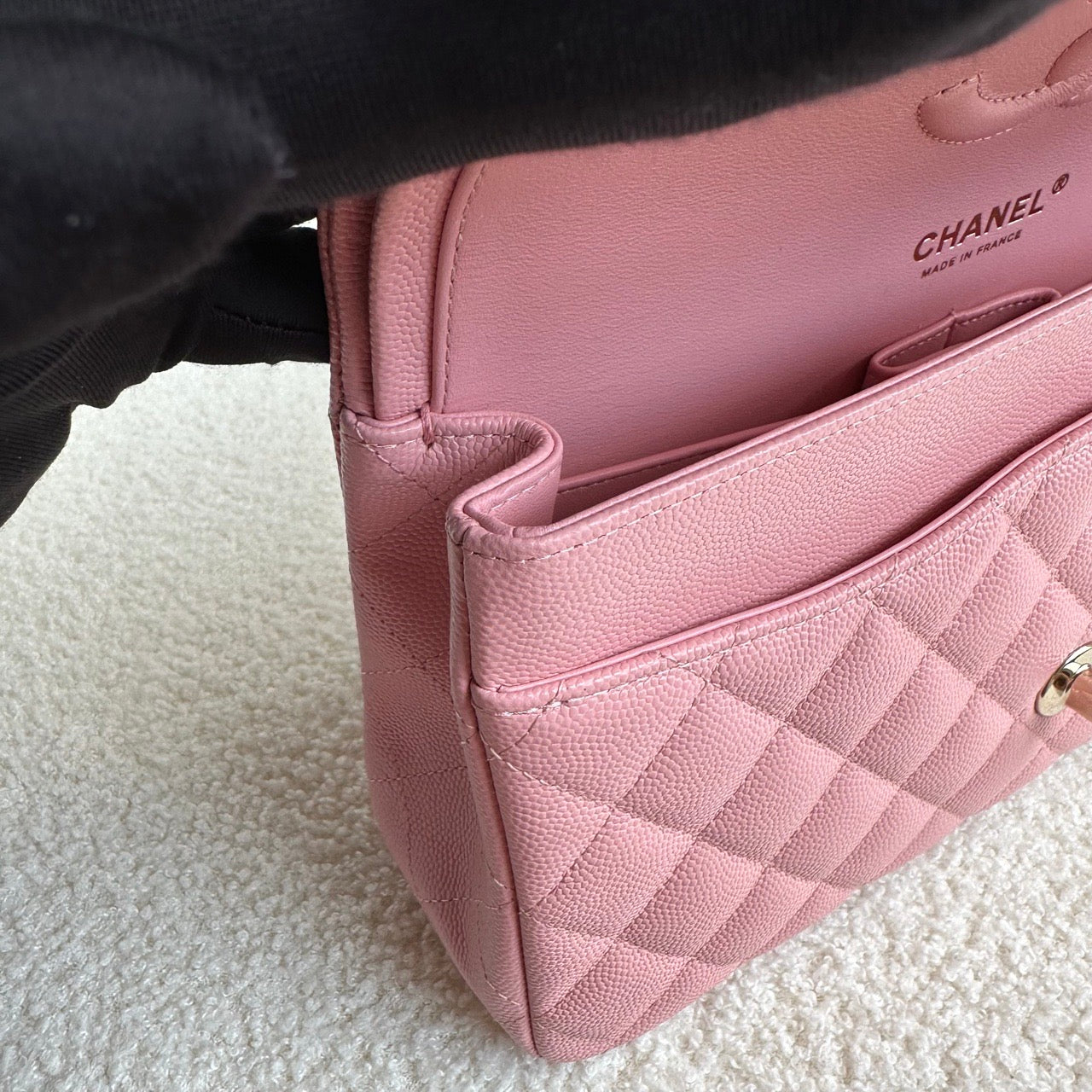 CHANEL MEDIUM FLAP | 22C PINK LGHW CAVIAR