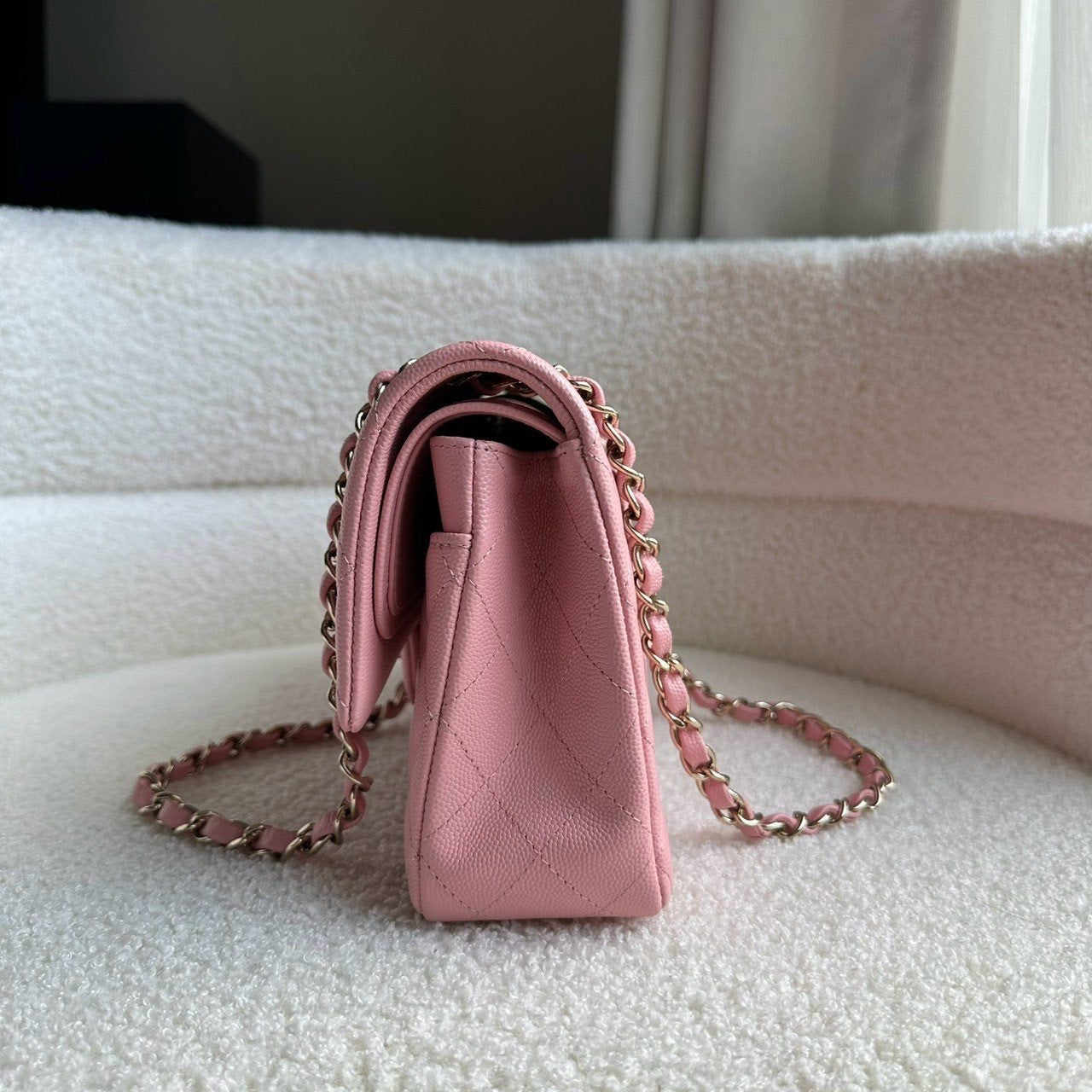 CHANEL MEDIUM FLAP | 22C PINK LGHW CAVIAR