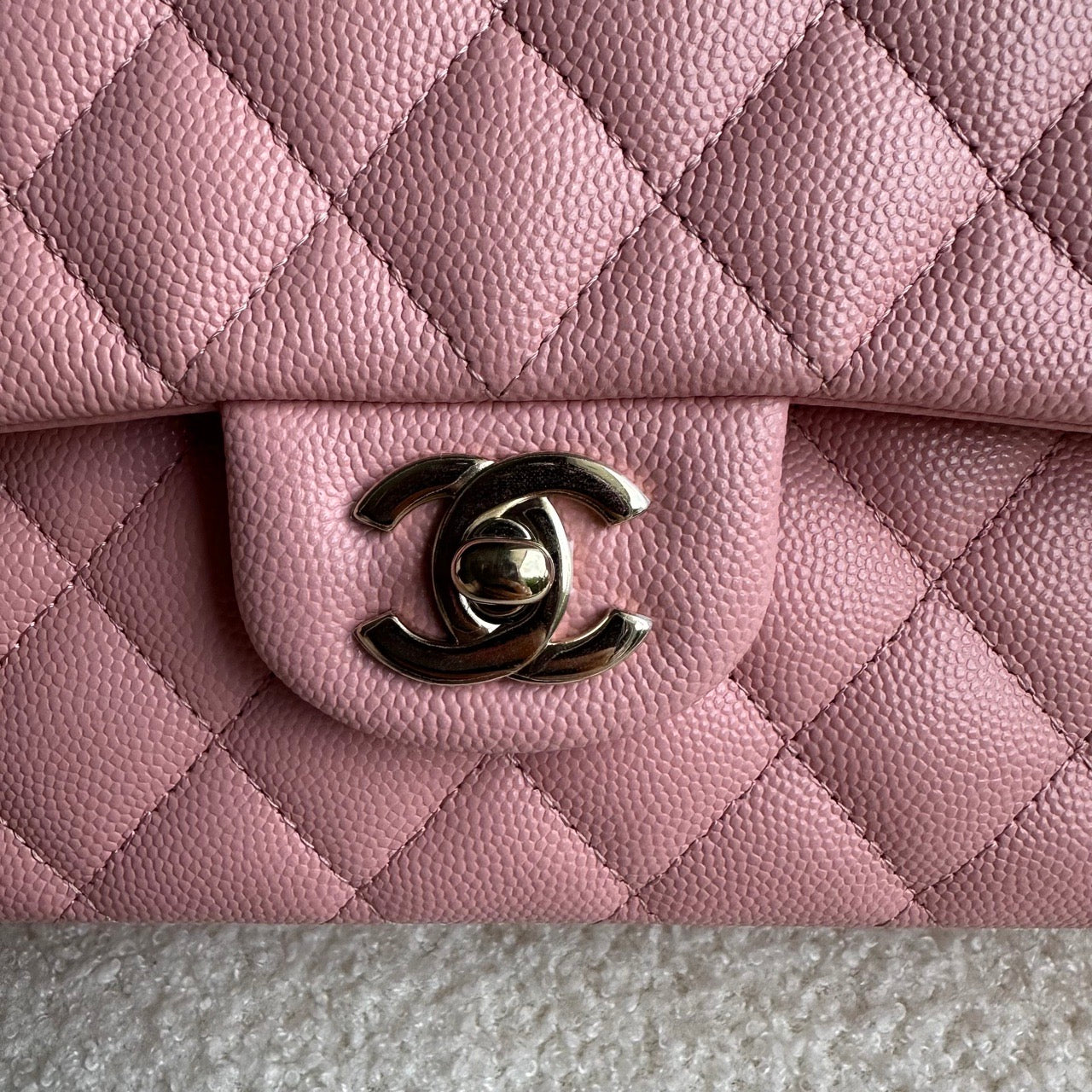 CHANEL MEDIUM FLAP | 22C PINK LGHW CAVIAR