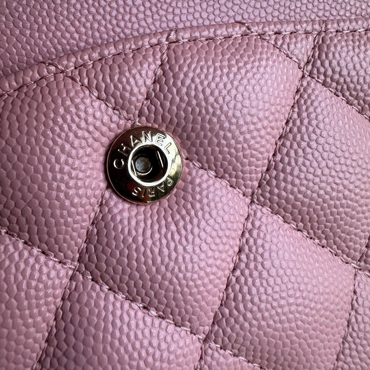 CHANEL MEDIUM FLAP | 22C PINK LGHW CAVIAR