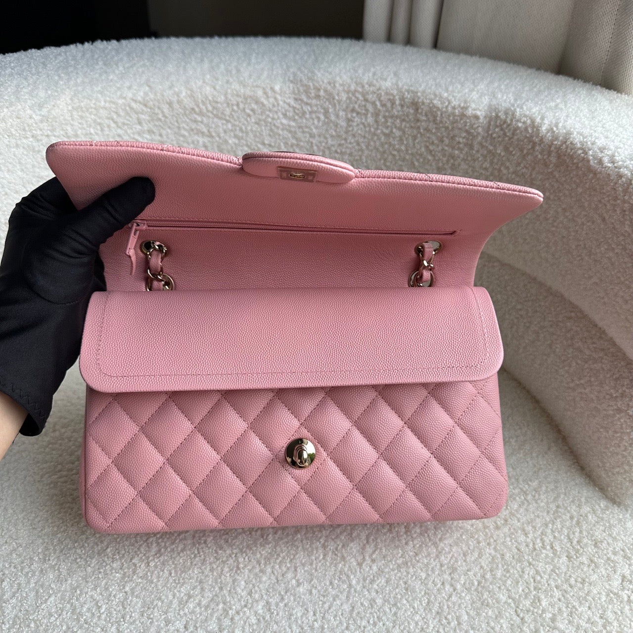 CHANEL MEDIUM FLAP | 22C PINK LGHW CAVIAR