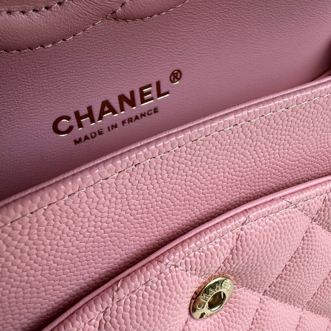 CHANEL MEDIUM FLAP | 22C PINK LGHW CAVIAR