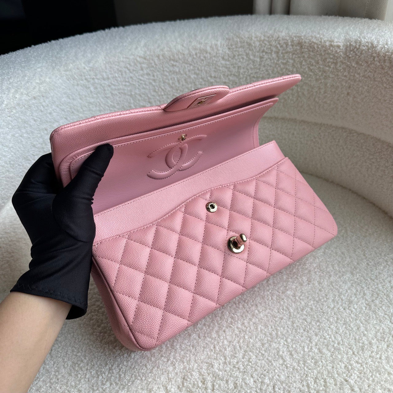 CHANEL MEDIUM FLAP | 22C PINK LGHW CAVIAR