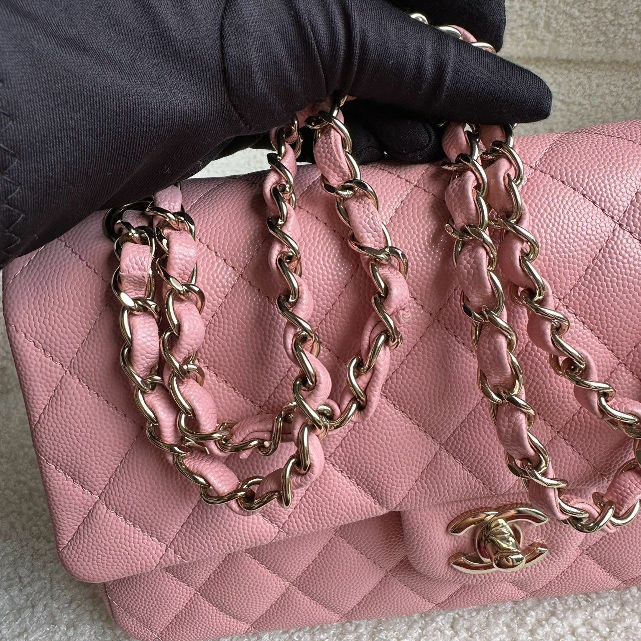 CHANEL MEDIUM FLAP | 22C PINK LGHW CAVIAR
