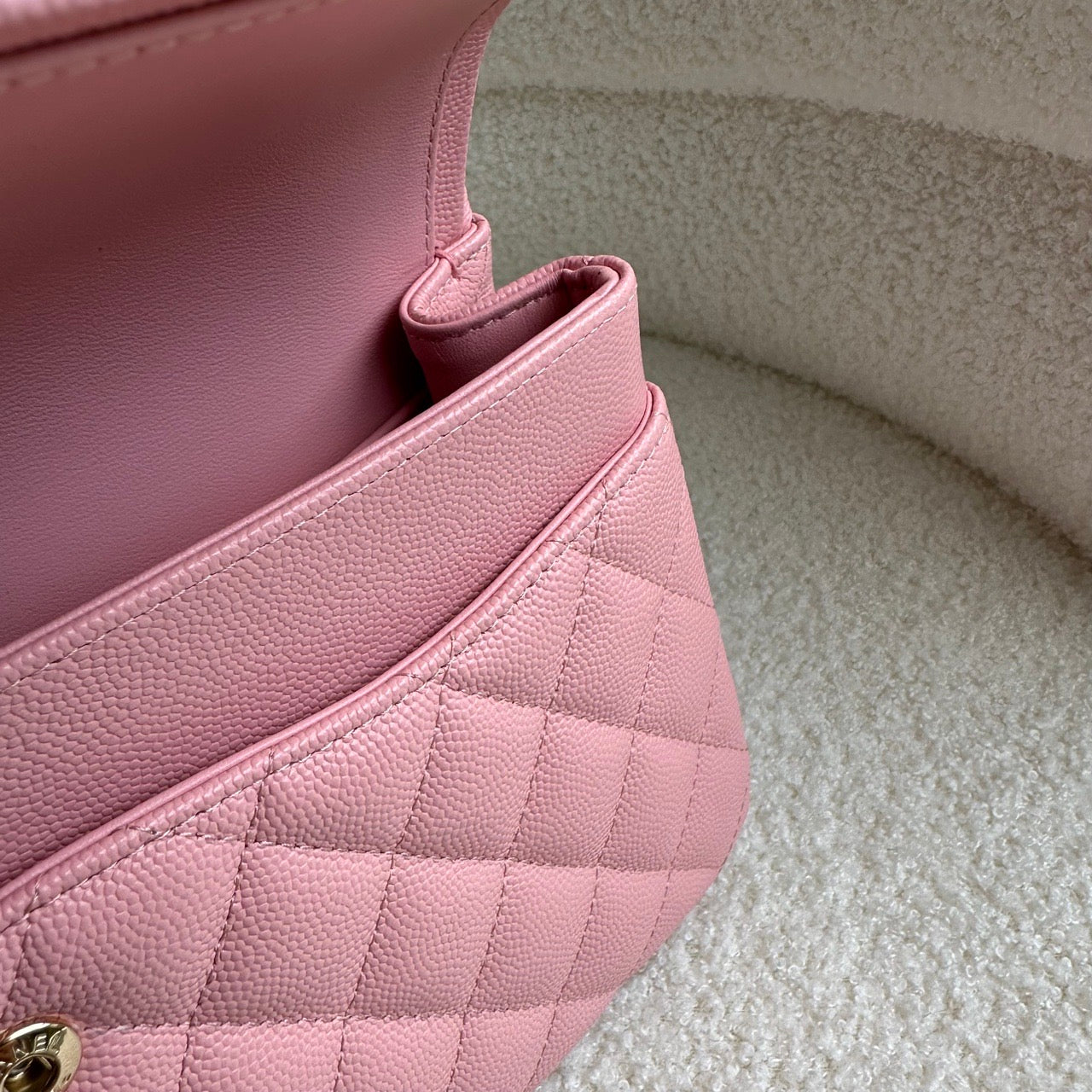 CHANEL MEDIUM FLAP | 22C PINK LGHW CAVIAR