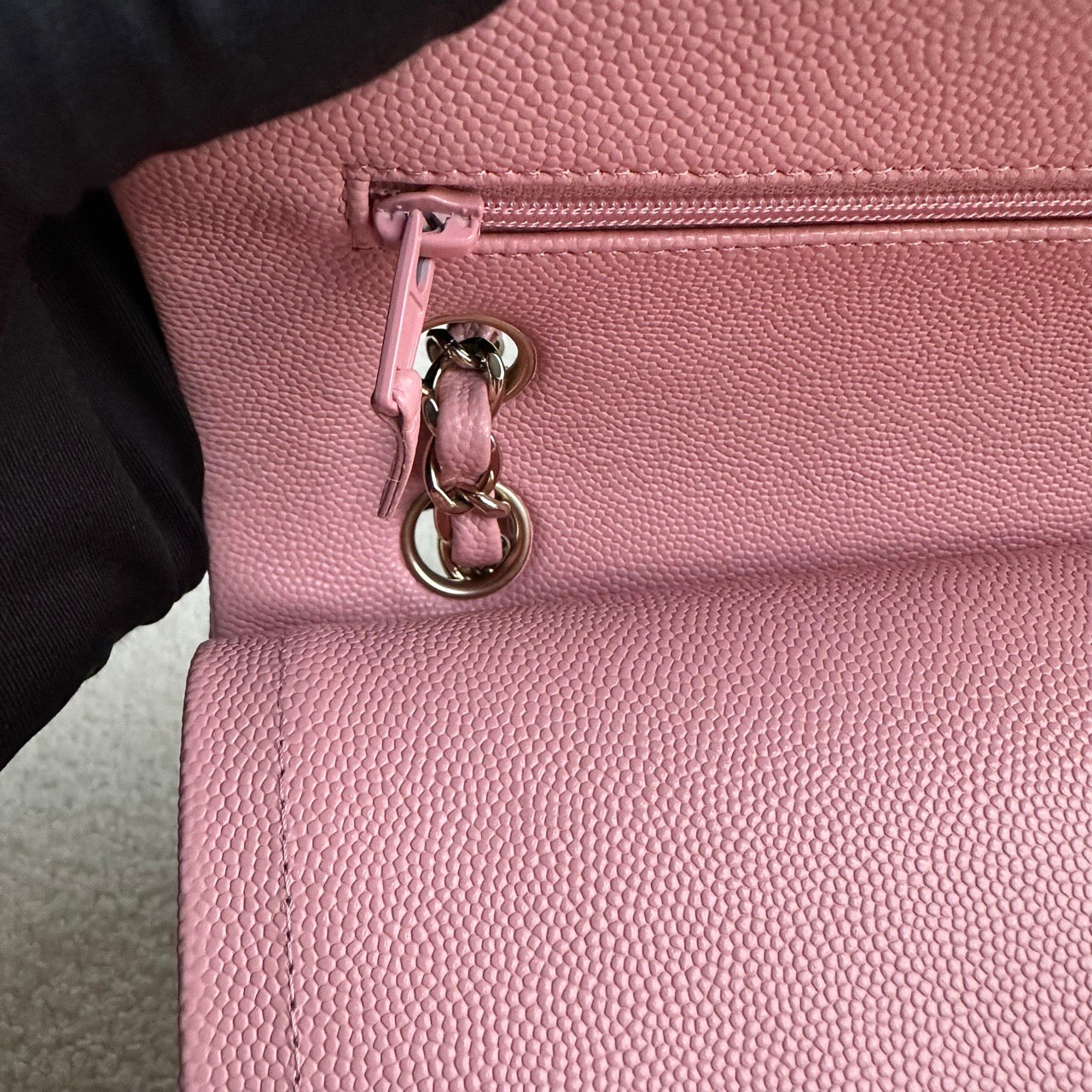 CHANEL MEDIUM FLAP | 22C PINK LGHW CAVIAR