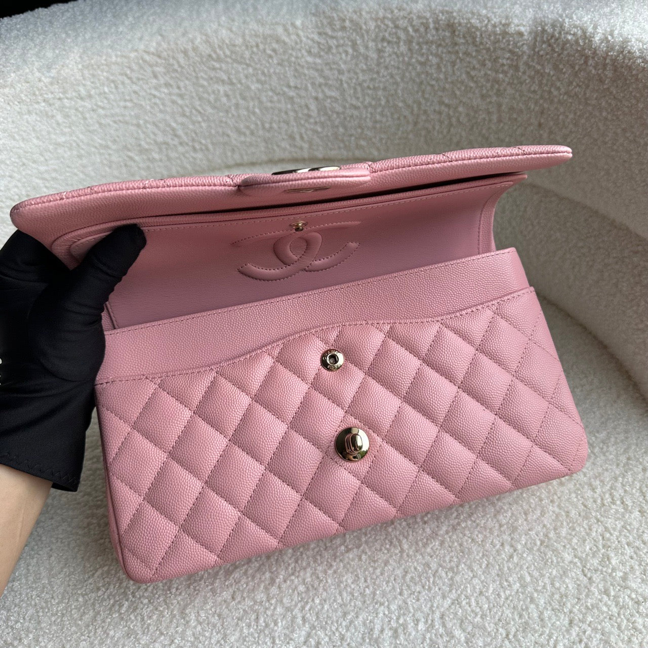 CHANEL MEDIUM FLAP | 22C PINK LGHW CAVIAR