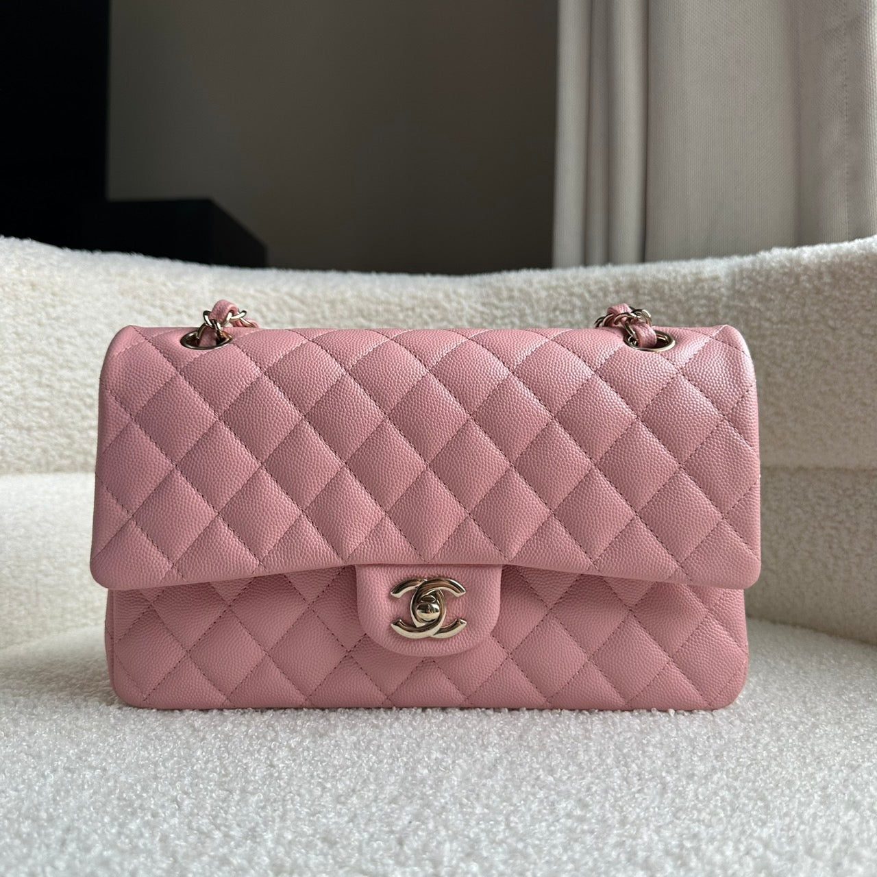 CHANEL MEDIUM FLAP | 22C PINK LGHW CAVIAR
