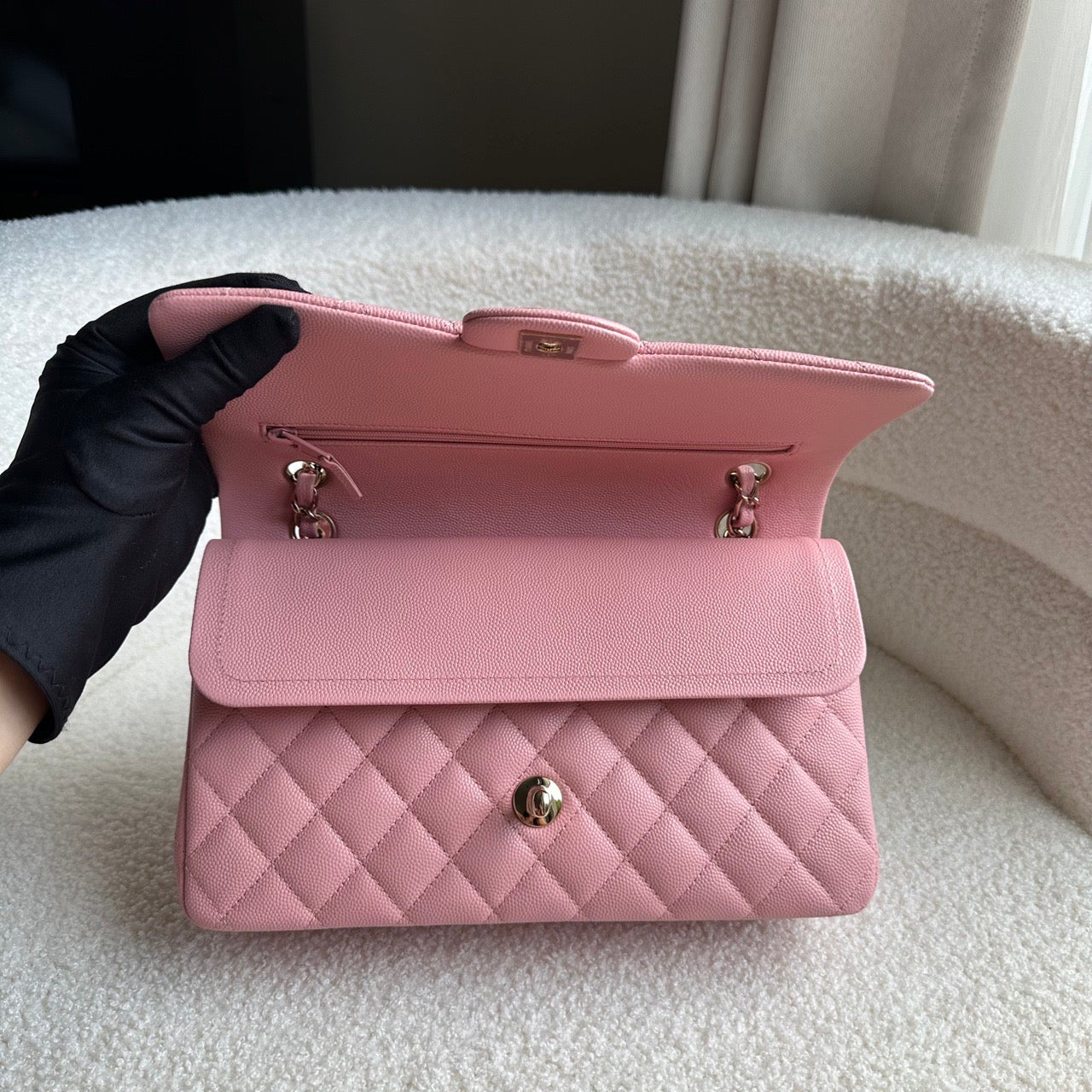 CHANEL MEDIUM FLAP | 22C PINK LGHW CAVIAR