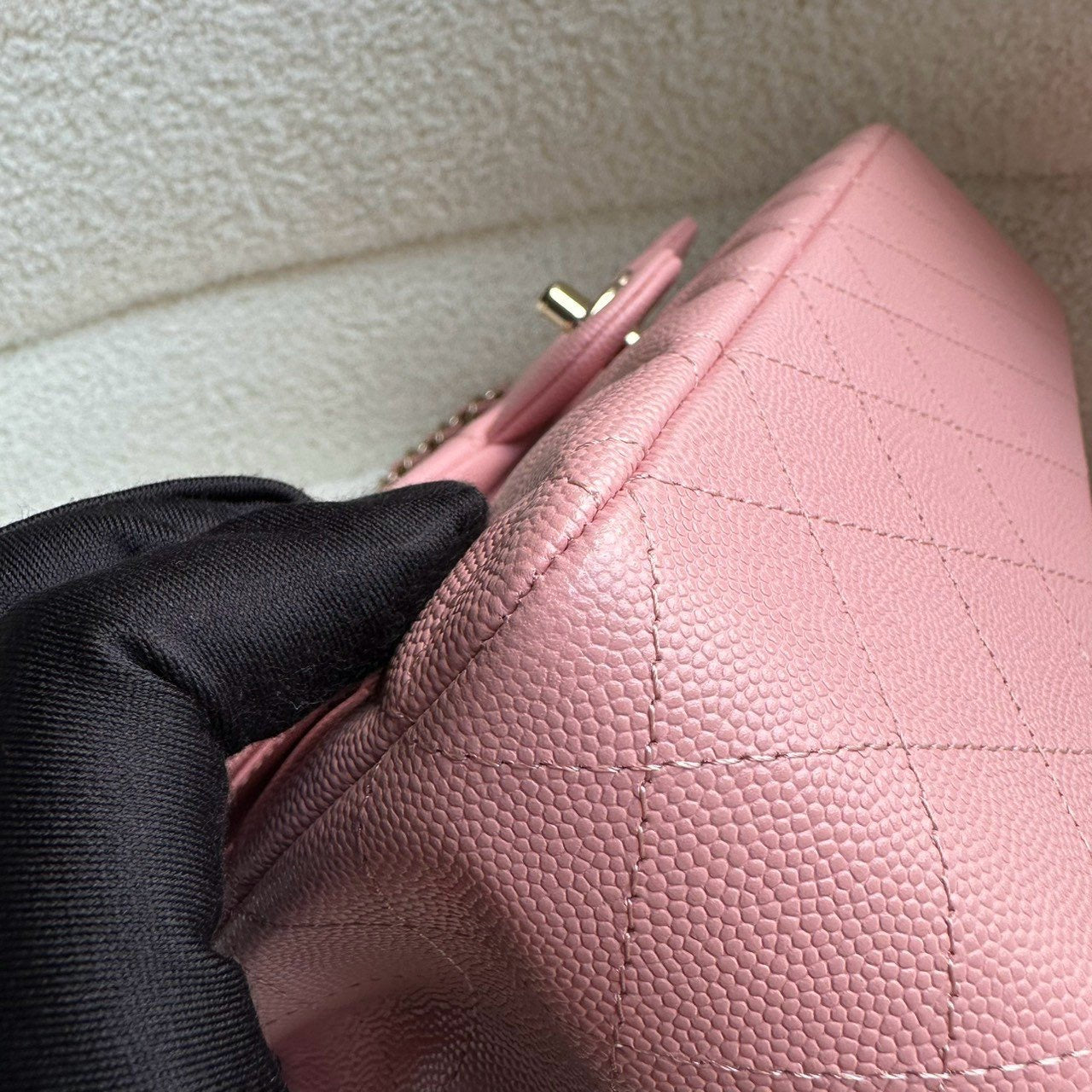 CHANEL MEDIUM FLAP | 22C PINK LGHW CAVIAR