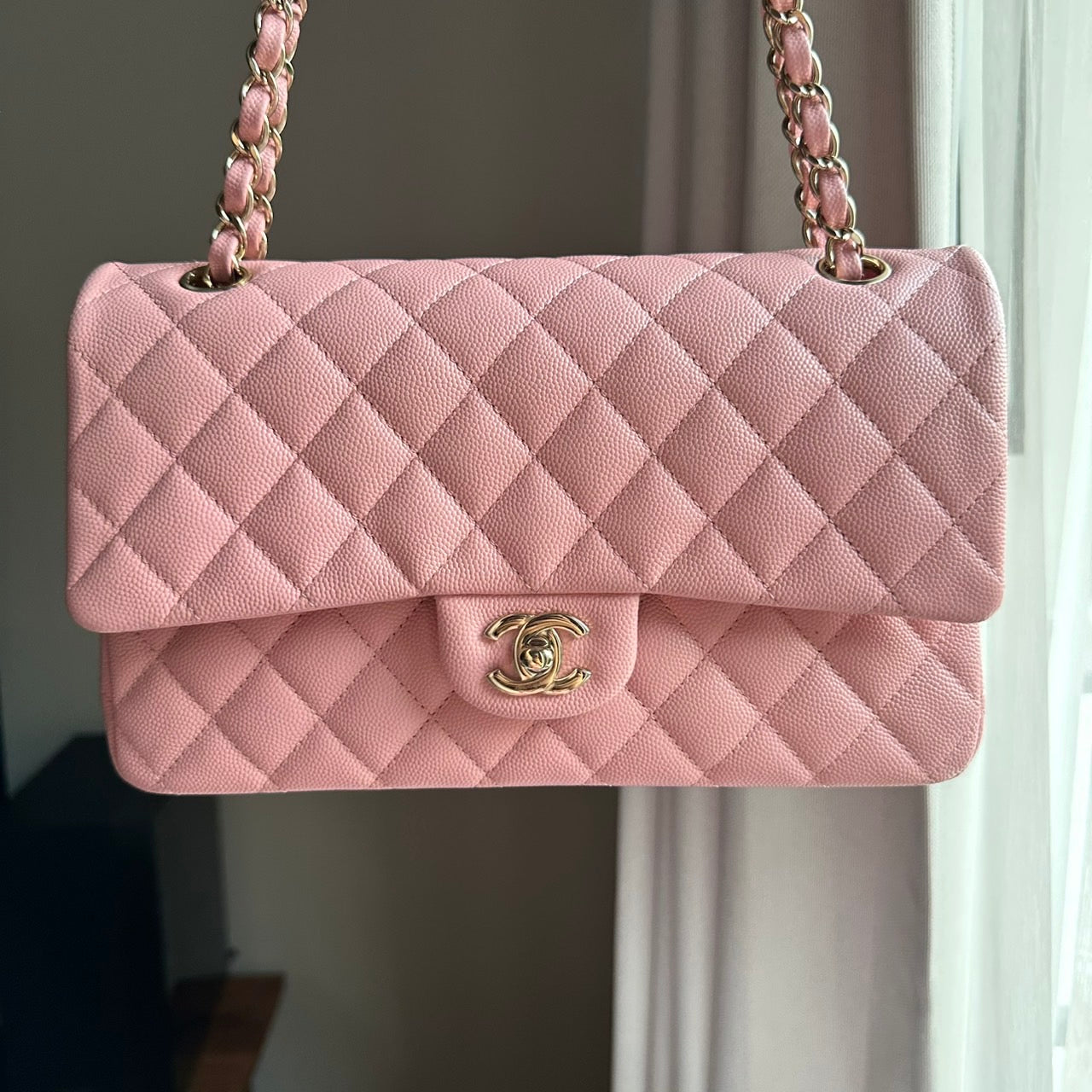 CHANEL MEDIUM FLAP | 22C PINK LGHW CAVIAR