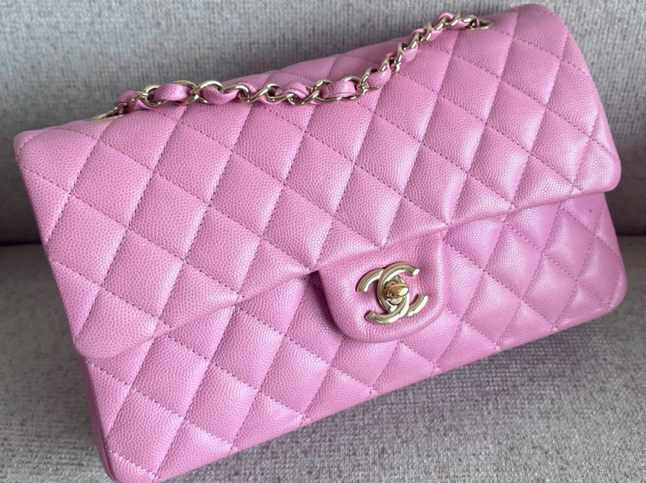 CHANEL MEDIUM FLAP | 22C PINK LGHW CAVIAR