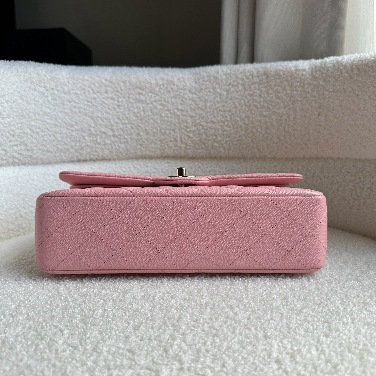 CHANEL MEDIUM FLAP | 22C PINK LGHW CAVIAR