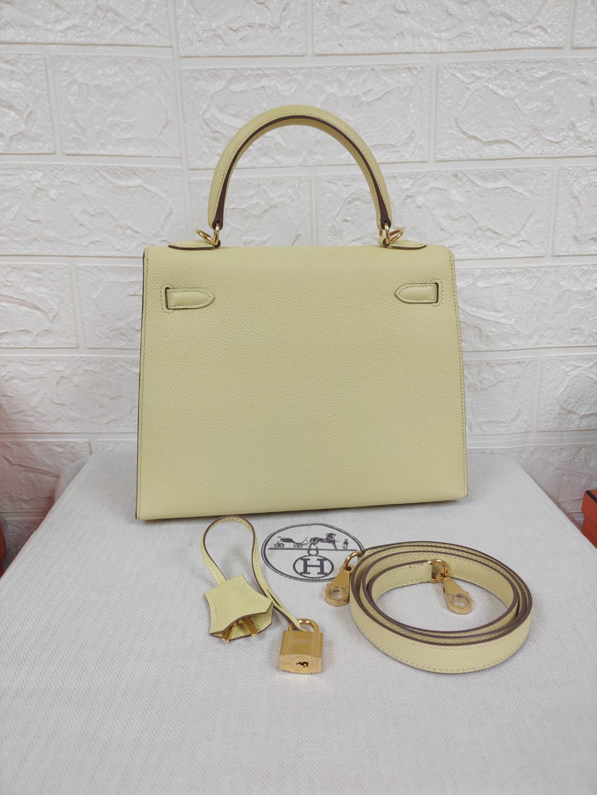 HERMES KELLY 25 | JAUNE POUSSIN EPSOM GHW