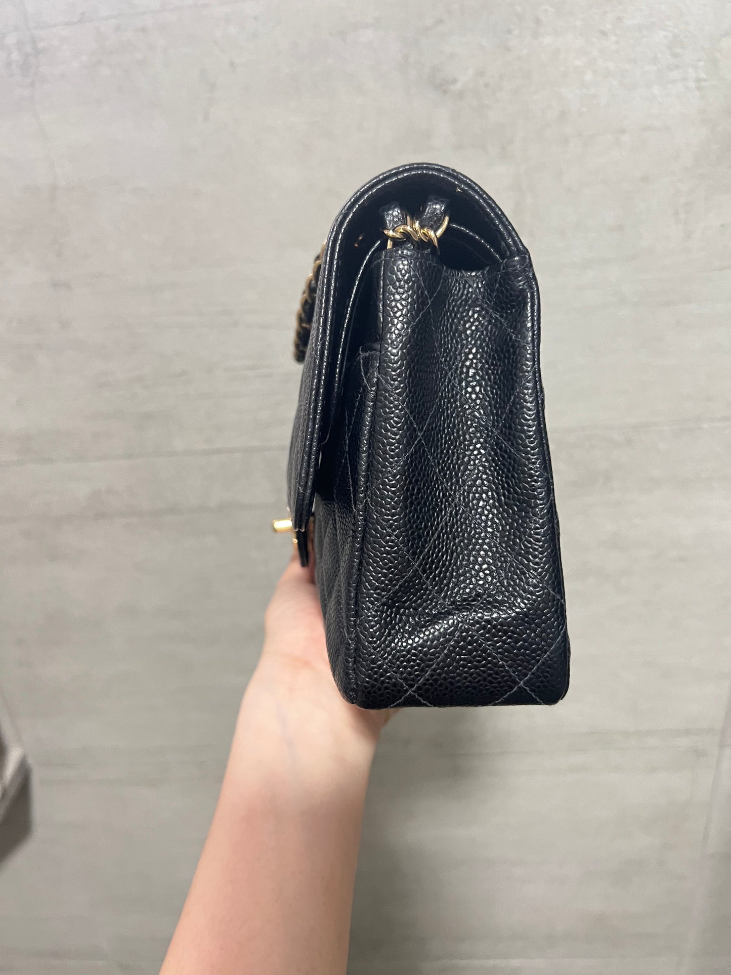 CHANEL CLASSIC FLAP BAG / MEDIUM BLACK CAVIAR 24K GHW