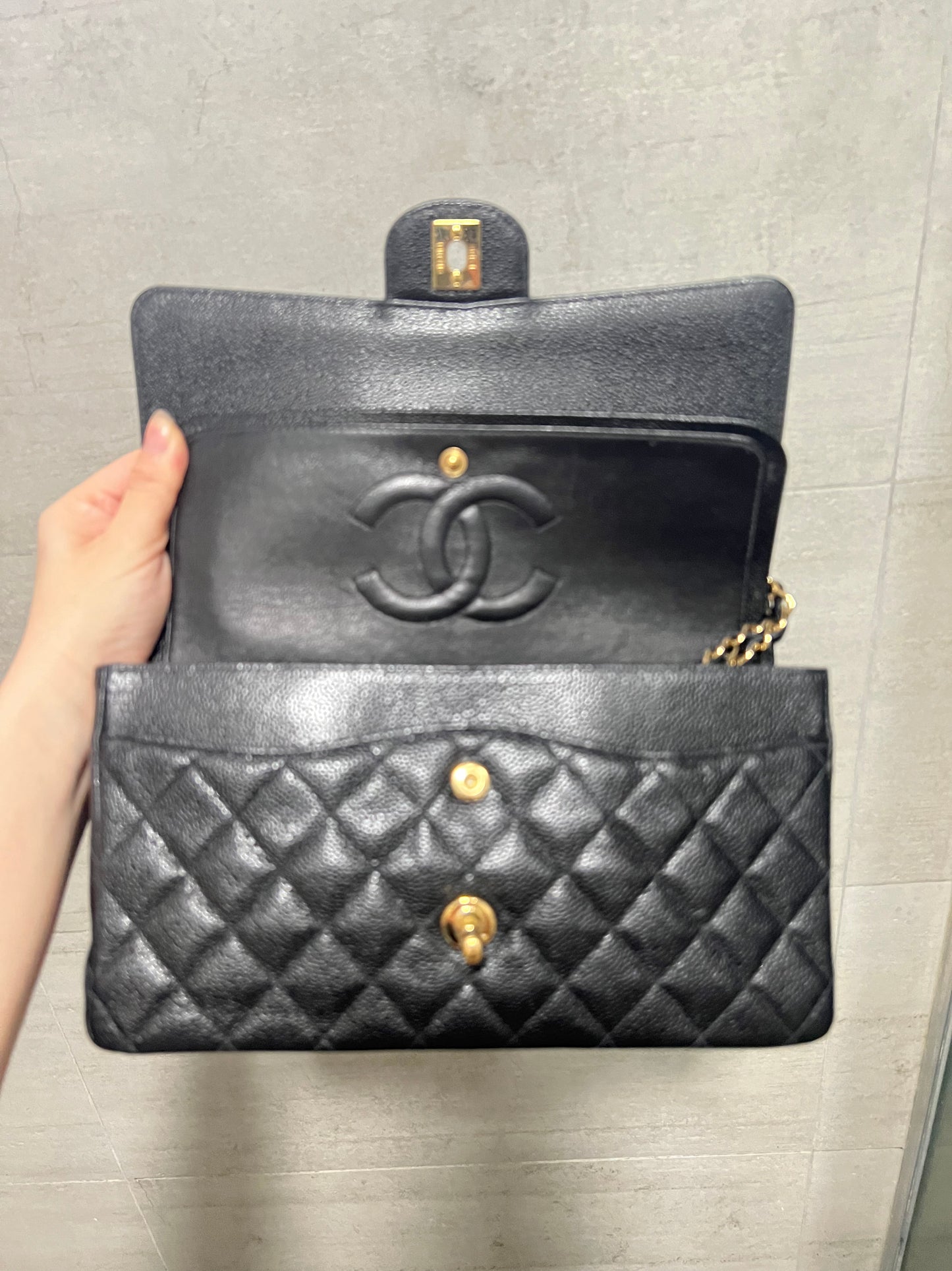 CHANEL CLASSIC FLAP BAG / MEDIUM BLACK CAVIAR 24K GHW