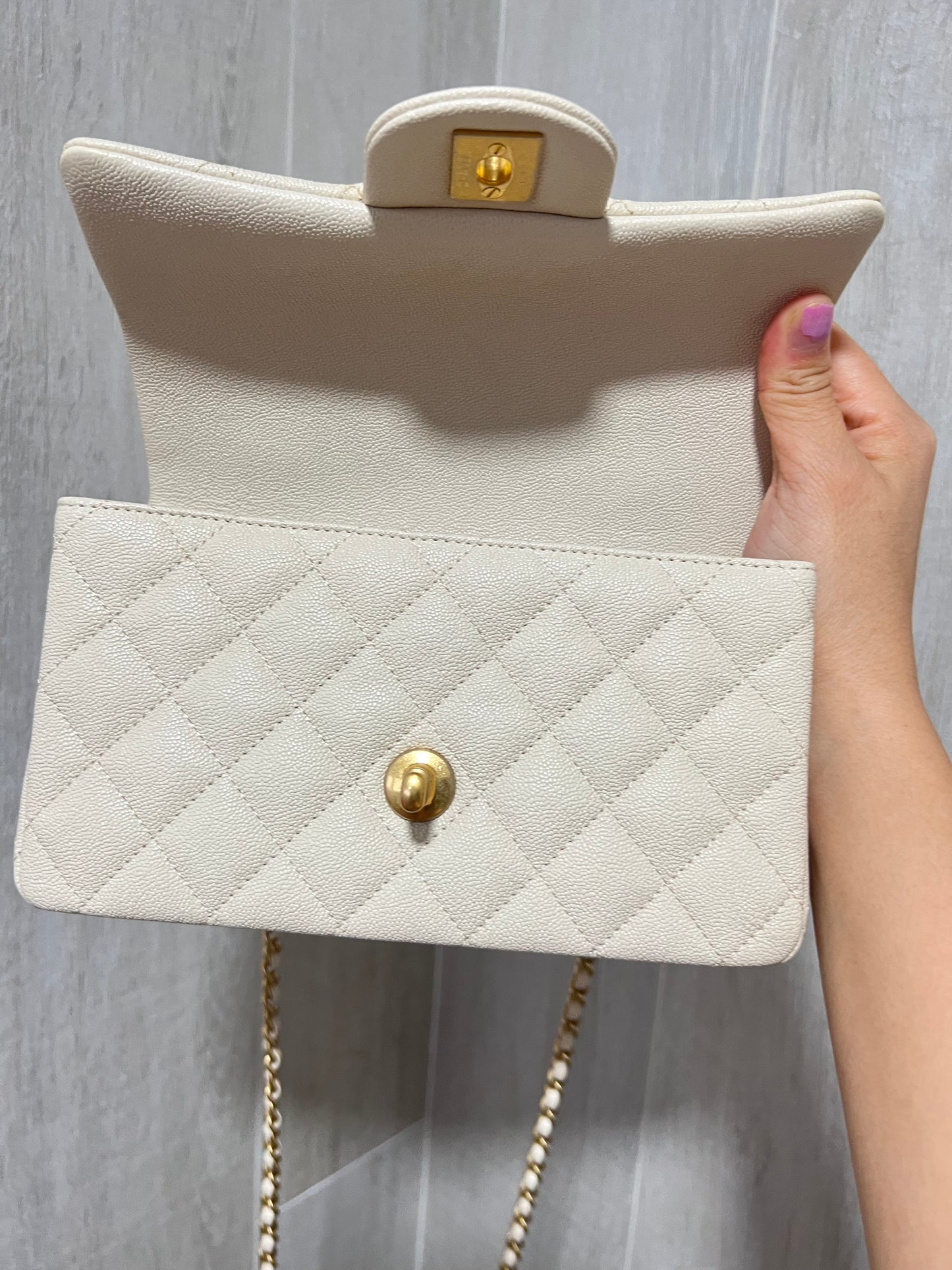 CHANEL CLASSIC BAG / 20CM CAVIAR BEIGE TOP HANDLE AGHW