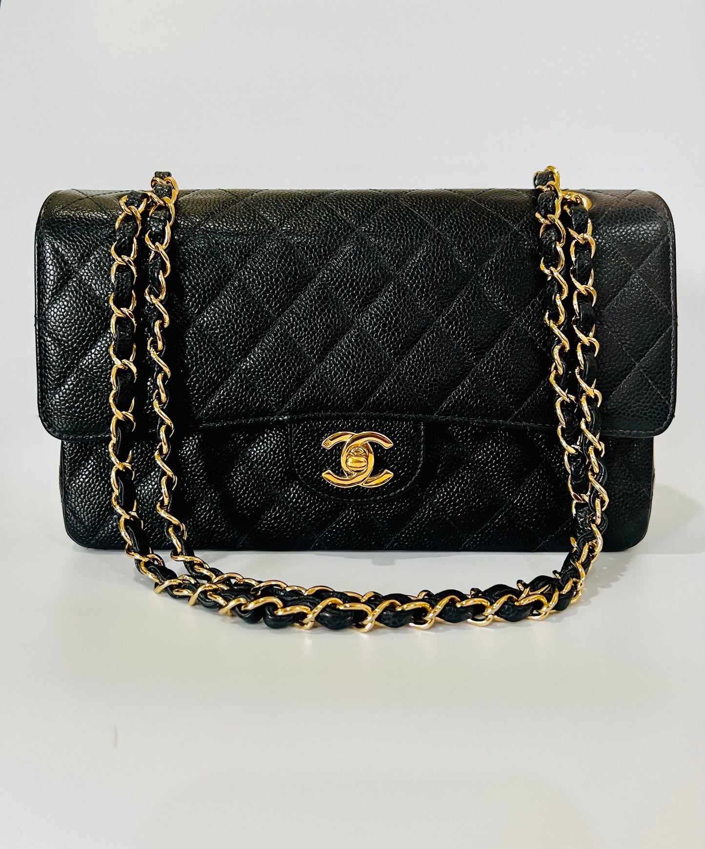 CHANEL CLASSIC FLAP BAG / MEDIUM BLACK CAVIAR GHW