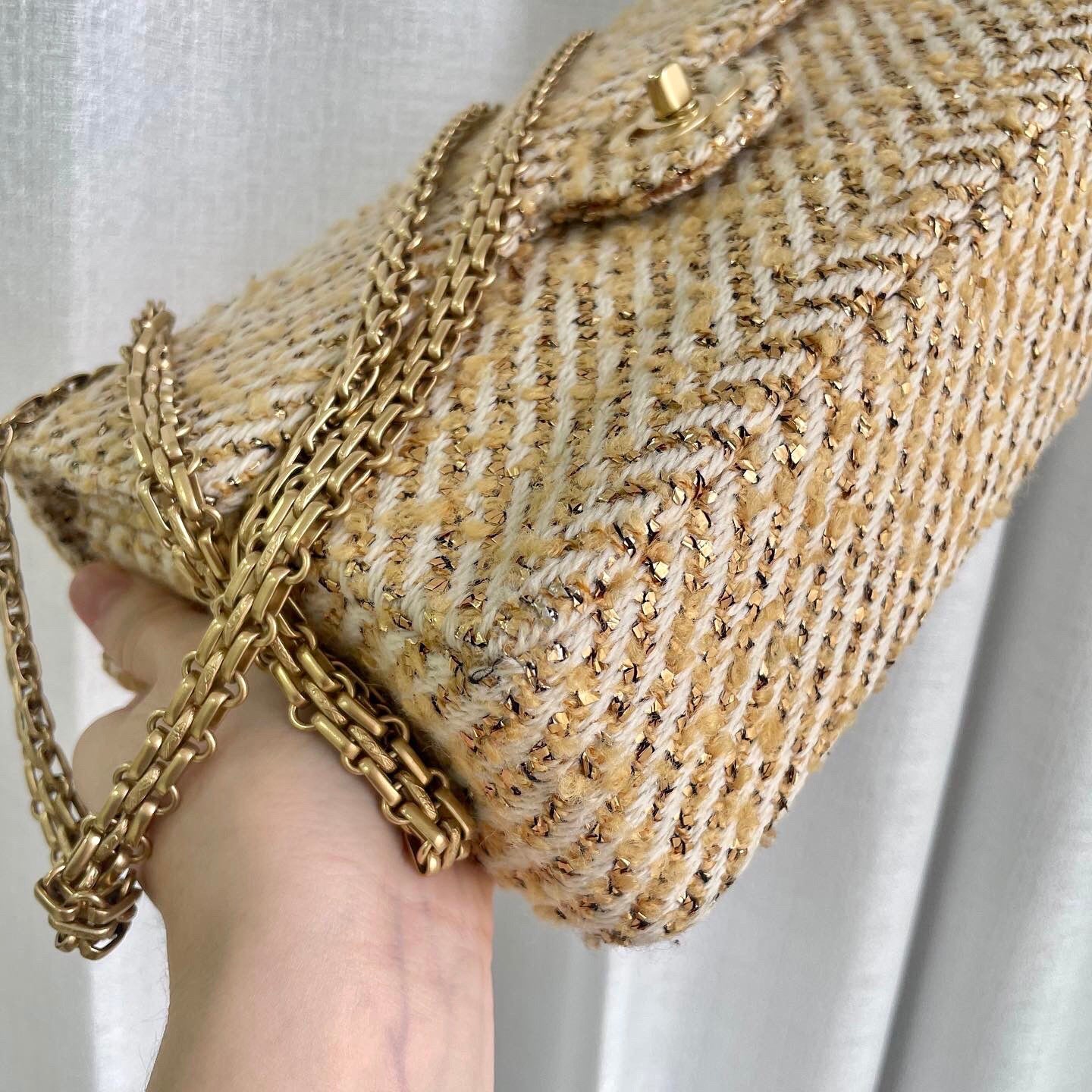 CHANEL TWEED CLASSIC BAG / 25CM GOLD TWEED 24K AGHW