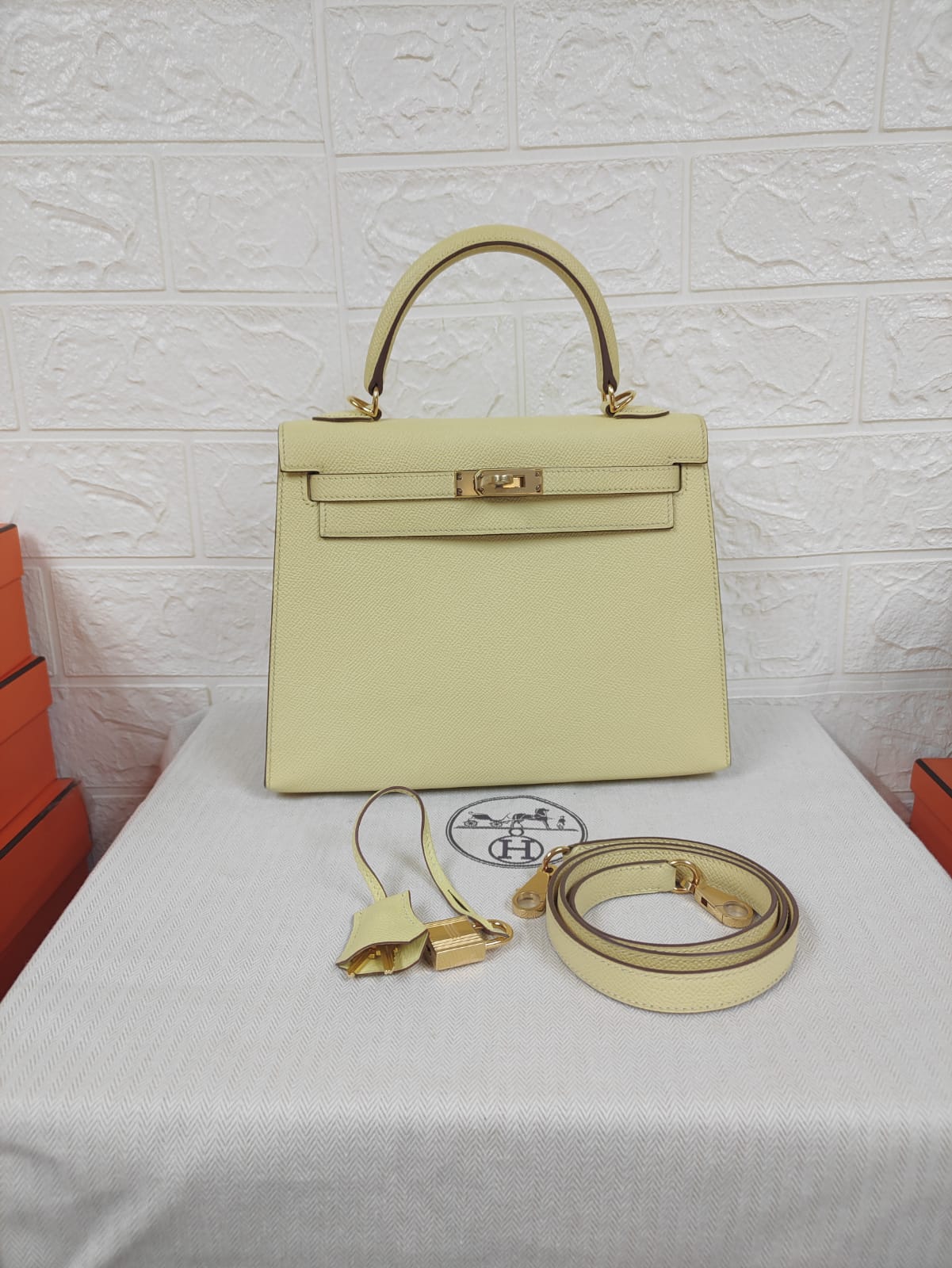 HERMES KELLY 25 | JAUNE POUSSIN EPSOM GHW