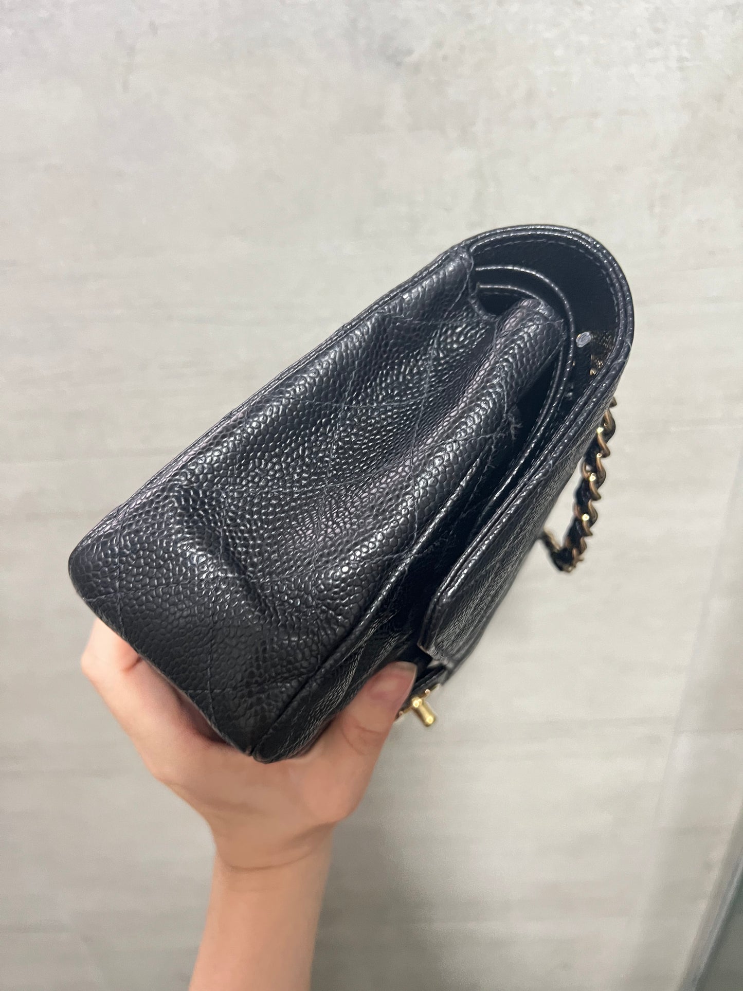 CHANEL CLASSIC FLAP BAG / MEDIUM BLACK CAVIAR 24K GHW