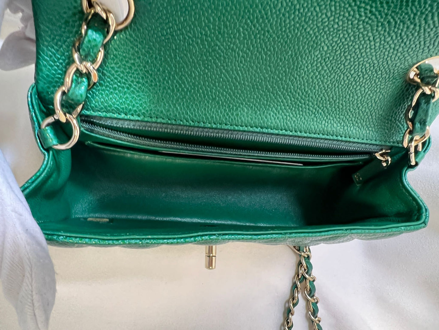 CHANEL CLASSIC BAG / 20CM IRIDESCENT GREEN CAVIAR LGHW