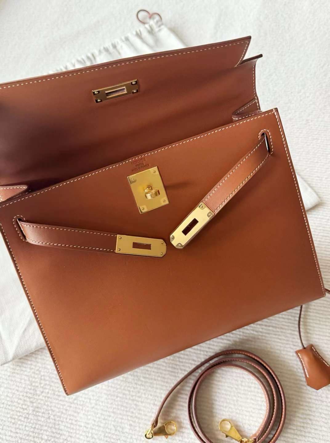 HERMES KELLY 28 | SMOOTH BARENIA GHW