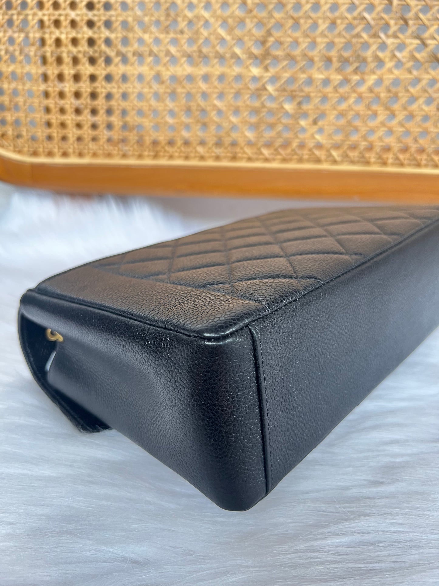 CHANEL DIANA FLAP BAG / MEDIUM BLACK CAVIAR 24K GHW