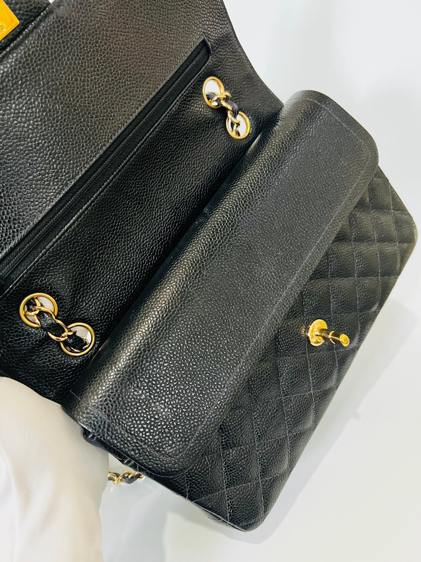 CHANEL CLASSIC FLAP BAG / MEDIUM BLACK CAVIAR GHW