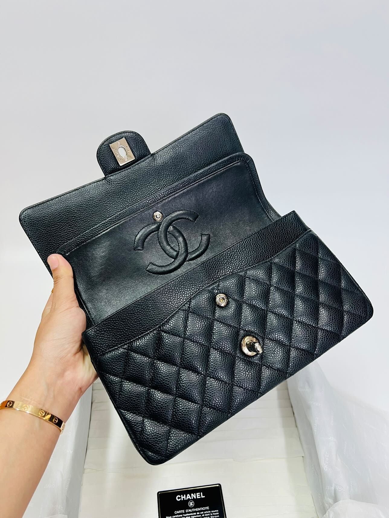 CHANEL CLASSIC FLAP BAG / MEDIUM BLACK CAVIAR SHW