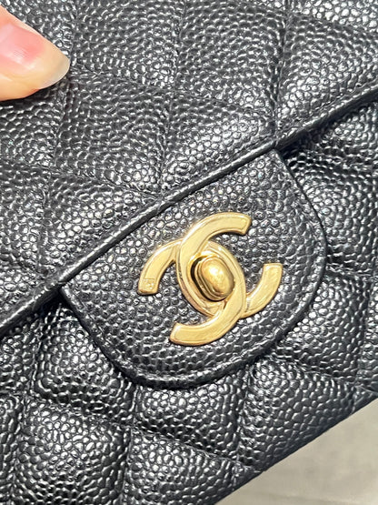 CHANEL CLASSIC FLAP BAG / MEDIUM BLACK CAVIAR 24K GHW