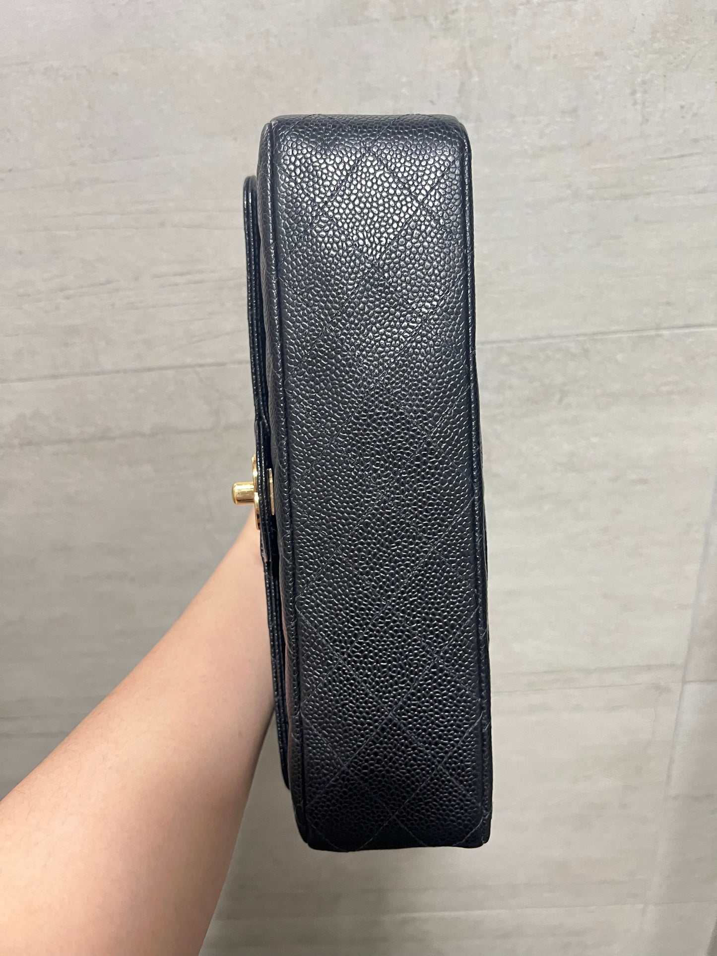 CHANEL CLASSIC FLAP BAG / MEDIUM BLACK CAVIAR 24K GHW