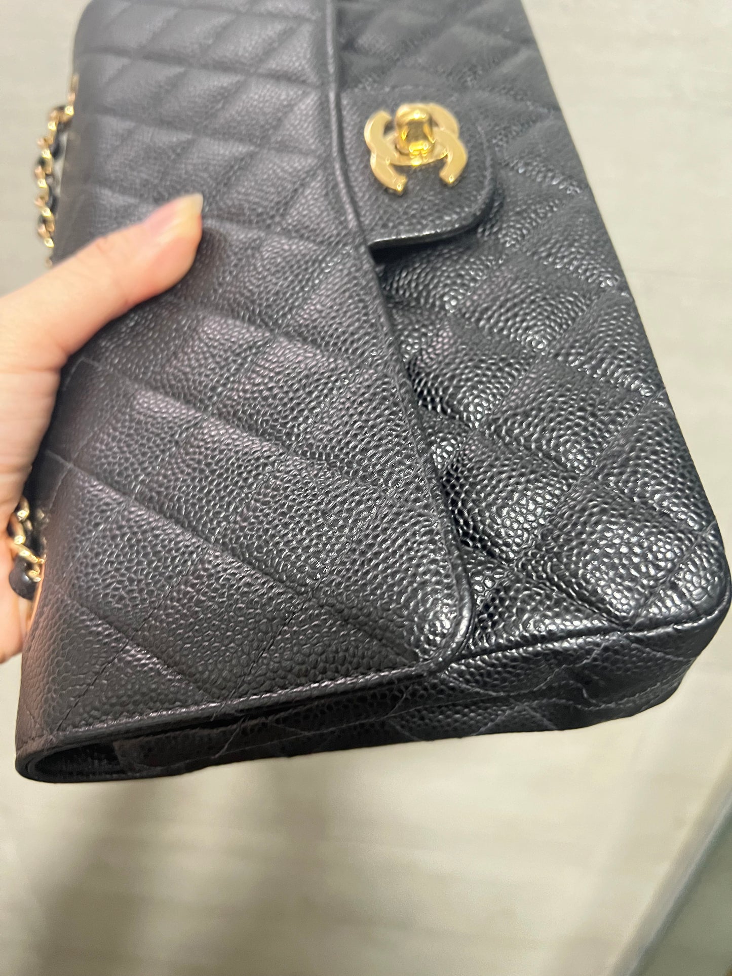 CHANEL CLASSIC FLAP BAG / MEDIUM BLACK CAVIAR 24K GHW