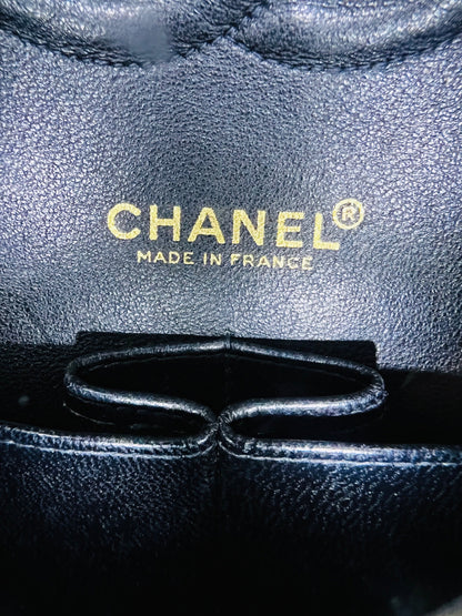 CHANEL CLASSIC FLAP BAG / MEDIUM BLACK CAVIAR GHW