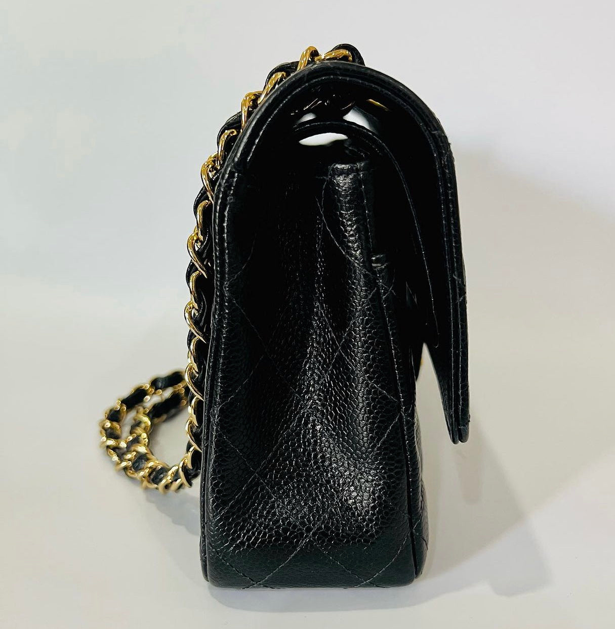 CHANEL CLASSIC FLAP BAG / MEDIUM BLACK CAVIAR GHW