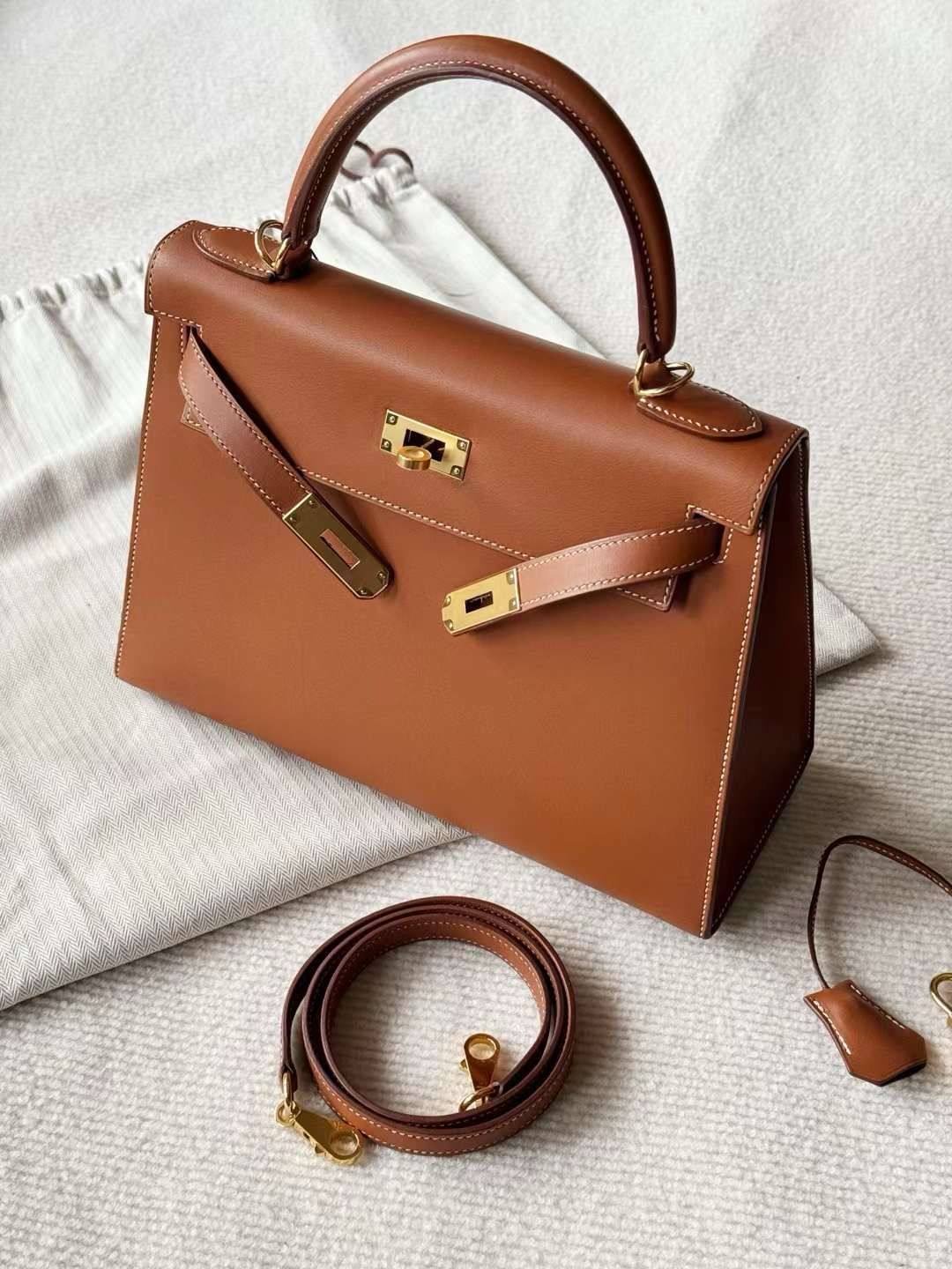 HERMES KELLY 28 | SMOOTH BARENIA GHW