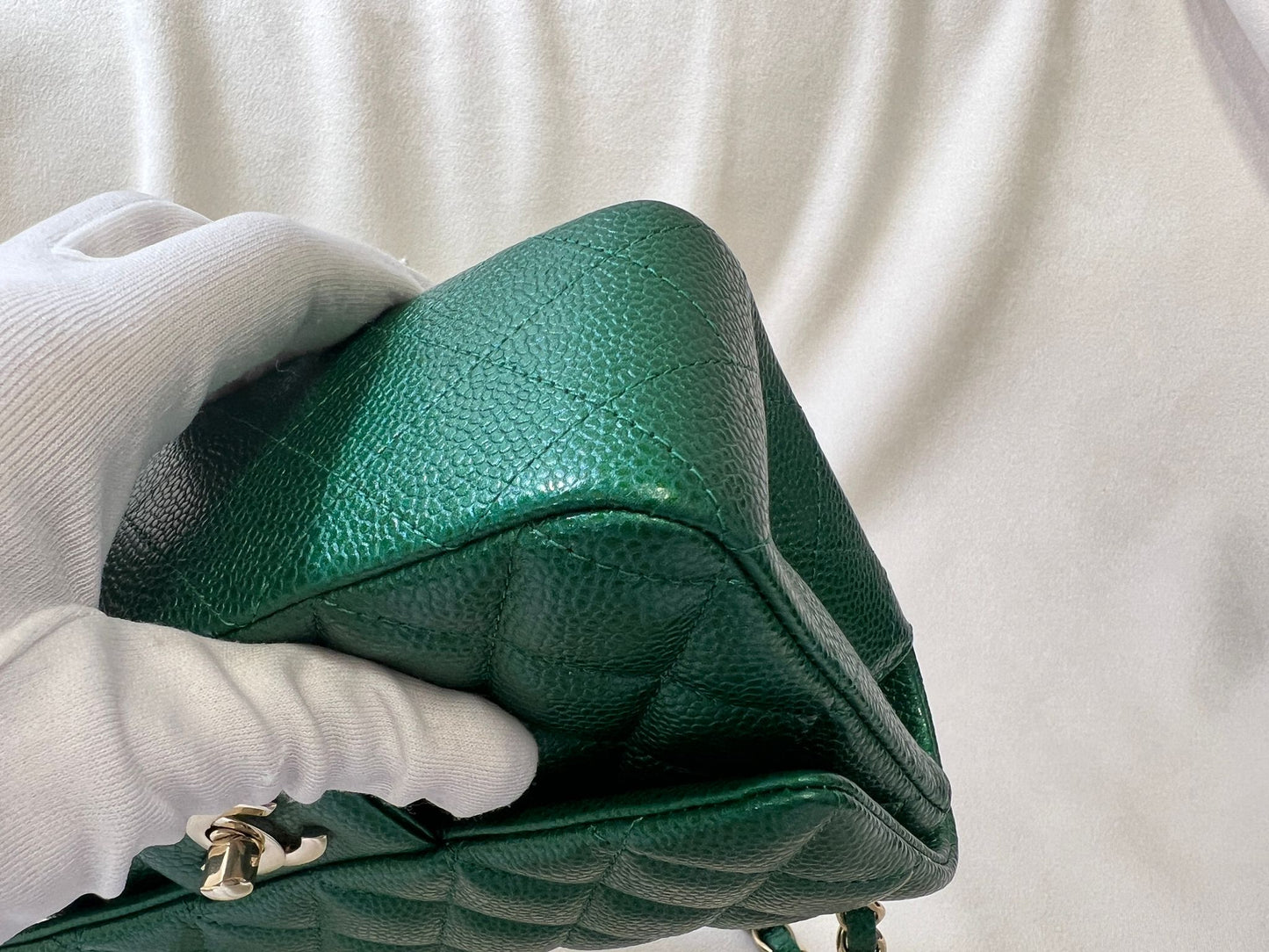 CHANEL CLASSIC BAG / 20CM IRIDESCENT GREEN CAVIAR LGHW