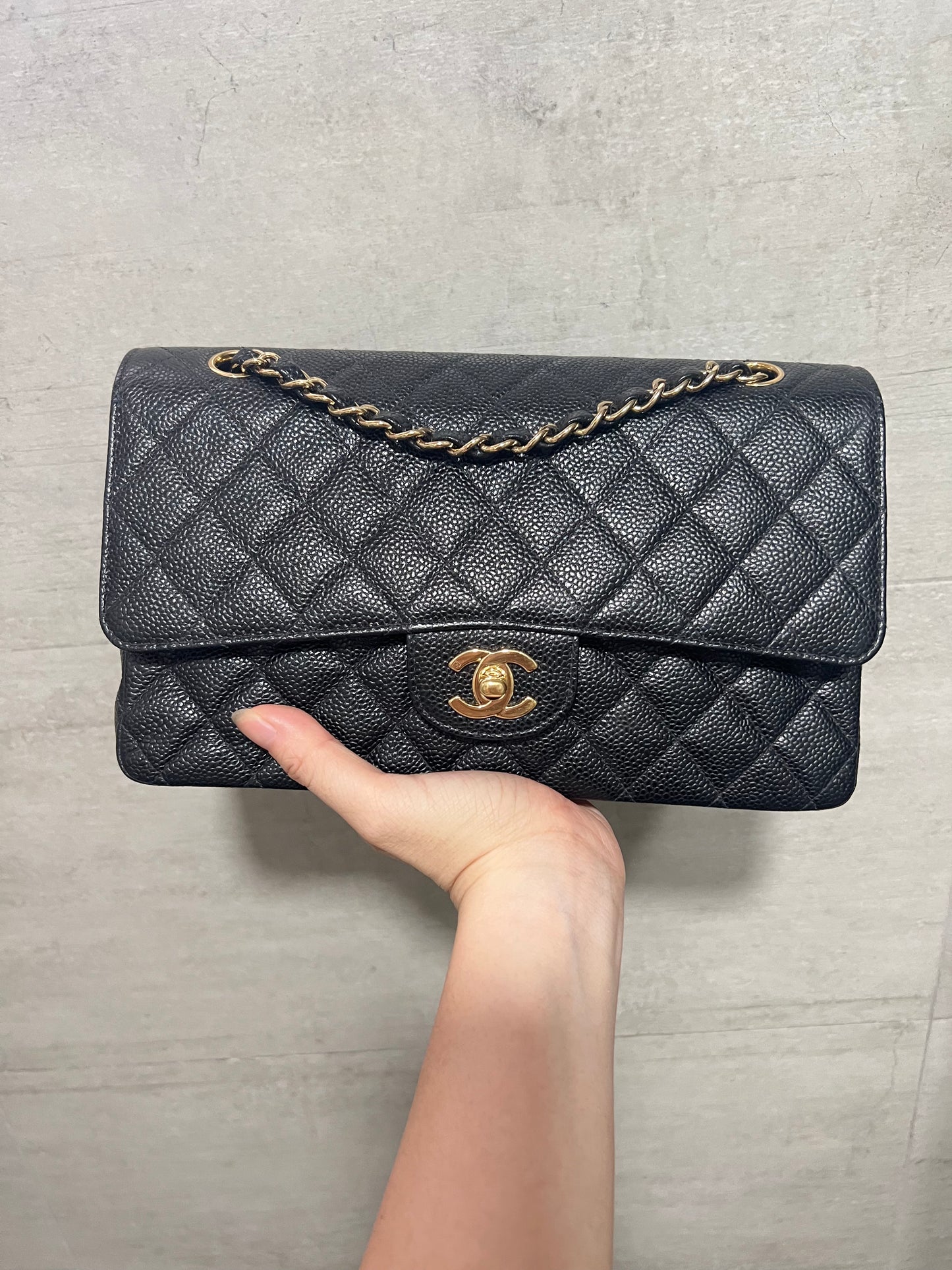 CHANEL CLASSIC FLAP BAG / MEDIUM BLACK CAVIAR 24K GHW