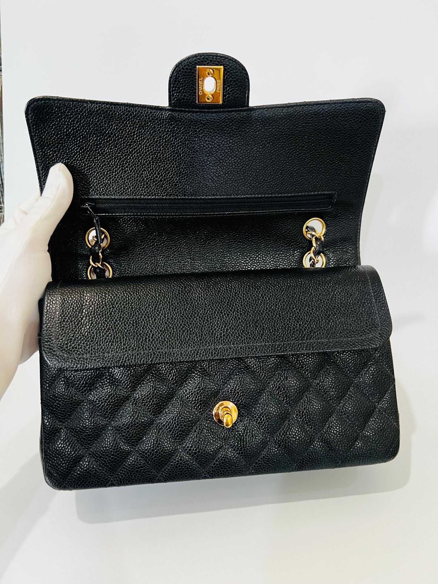 CHANEL CLASSIC FLAP BAG / MEDIUM BLACK CAVIAR GHW