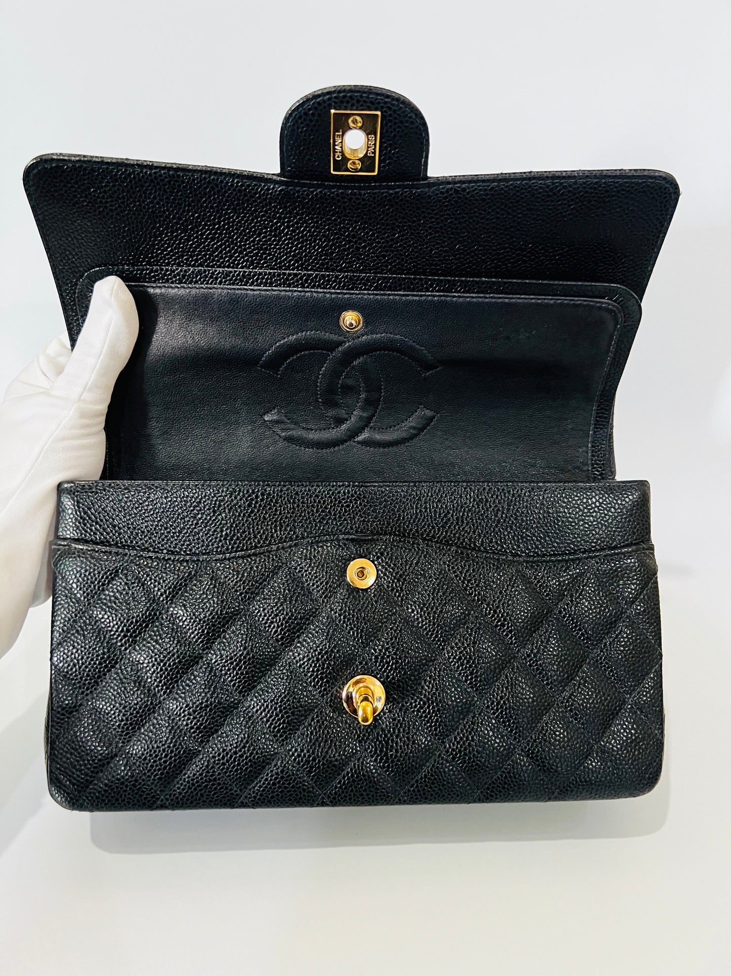 CHANEL CLASSIC FLAP BAG / MEDIUM BLACK CAVIAR GHW