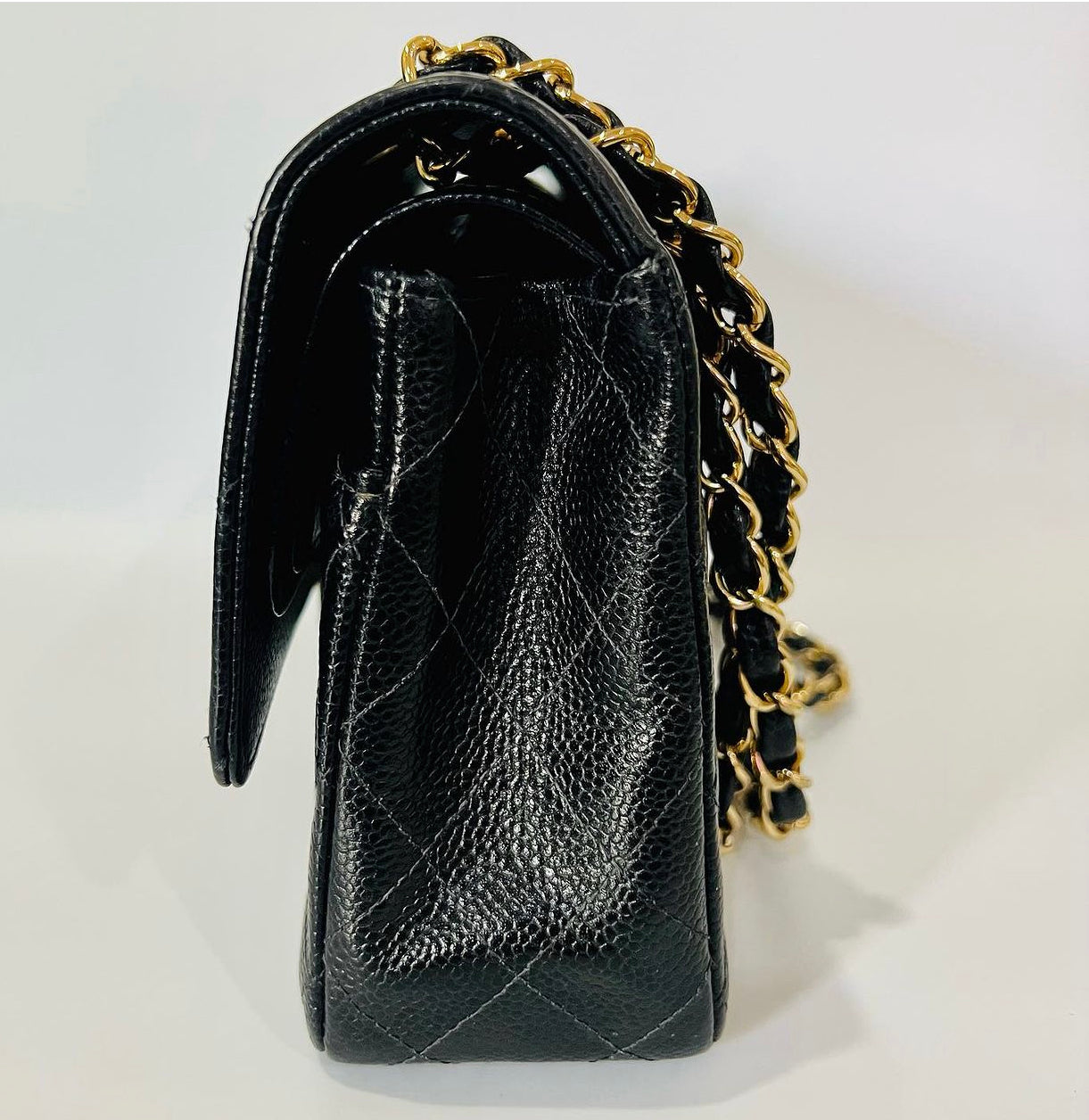 CHANEL CLASSIC FLAP BAG / MEDIUM BLACK CAVIAR GHW