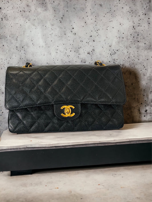 CHANEL CLASSIC FLAP BAG / MEDIUM BLACK CAVIAR GHW