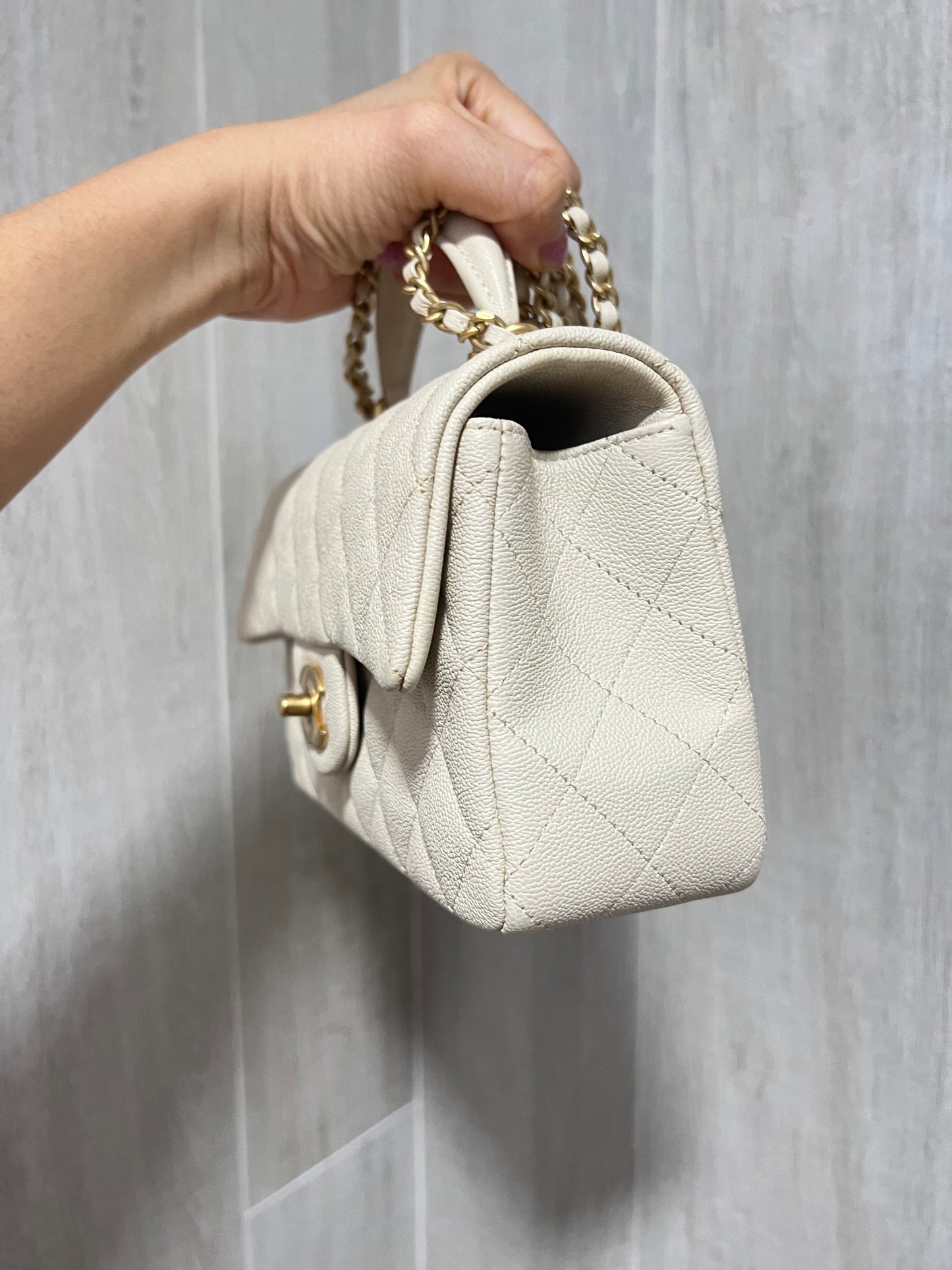 CHANEL CLASSIC BAG / 20CM CAVIAR BEIGE TOP HANDLE AGHW