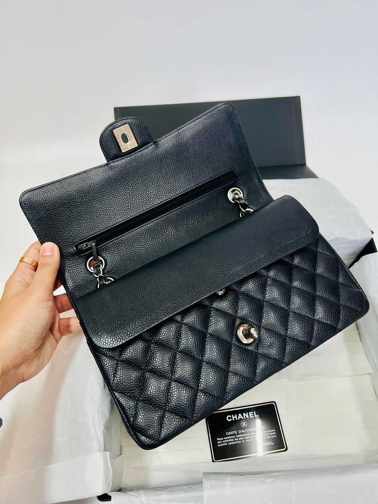 CHANEL CLASSIC FLAP BAG / MEDIUM BLACK CAVIAR SHW