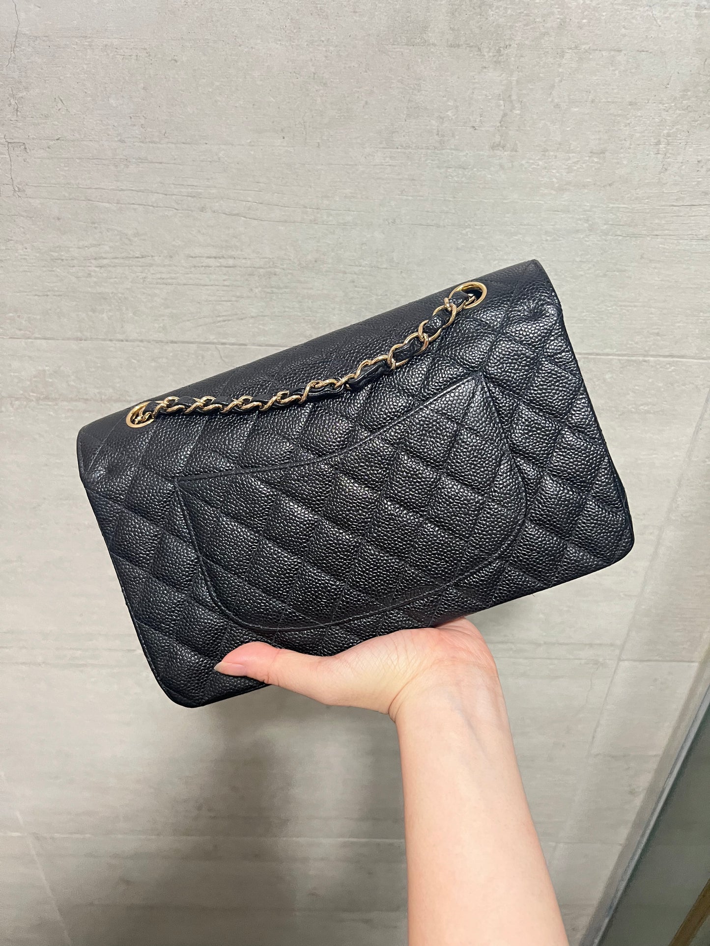 CHANEL CLASSIC FLAP BAG / MEDIUM BLACK CAVIAR 24K GHW