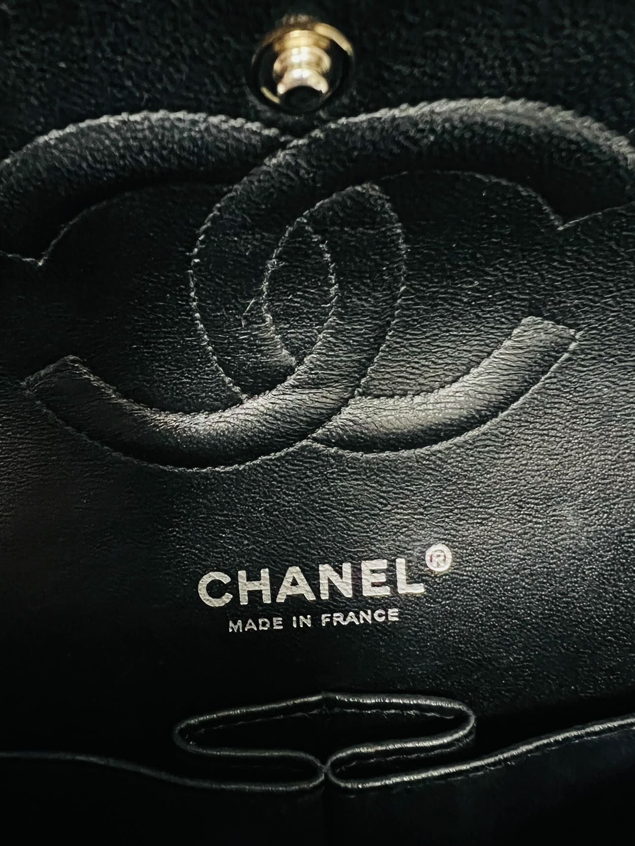 CHANEL CLASSIC FLAP BAG / MEDIUM BLACK CAVIAR SHW