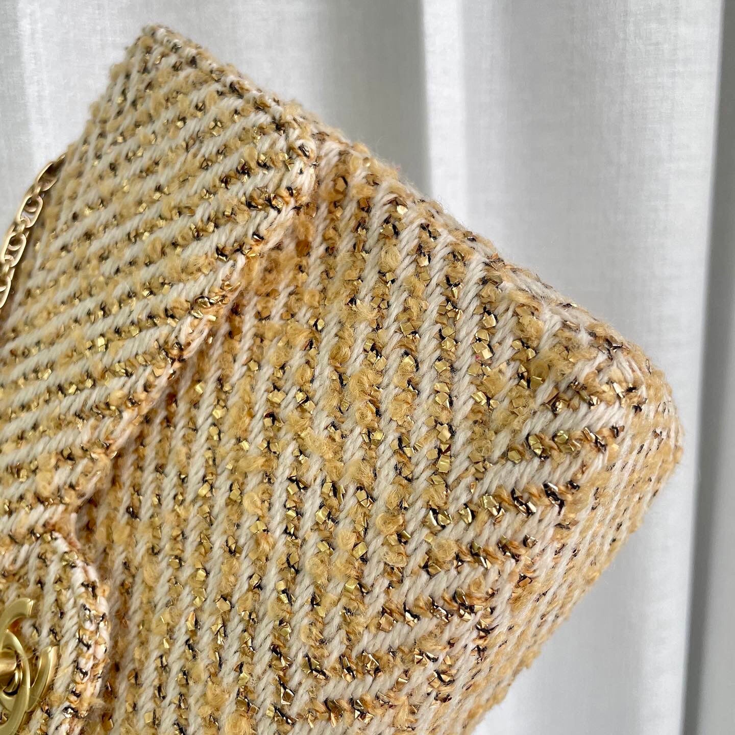 CHANEL TWEED CLASSIC BAG / 25CM GOLD TWEED 24K AGHW