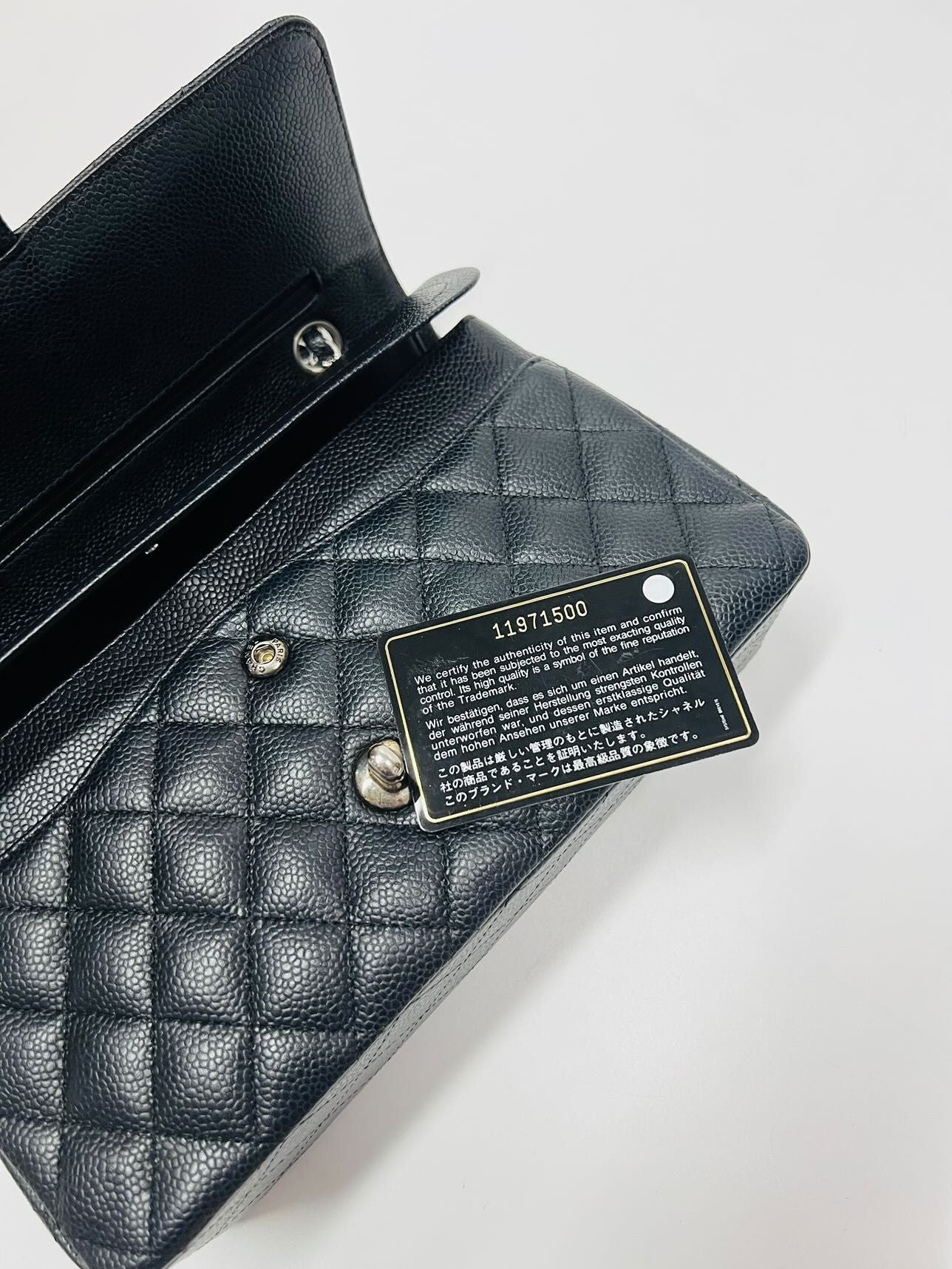 CHANEL CLASSIC FLAP BAG / MEDIUM BLACK CAVIAR SHW