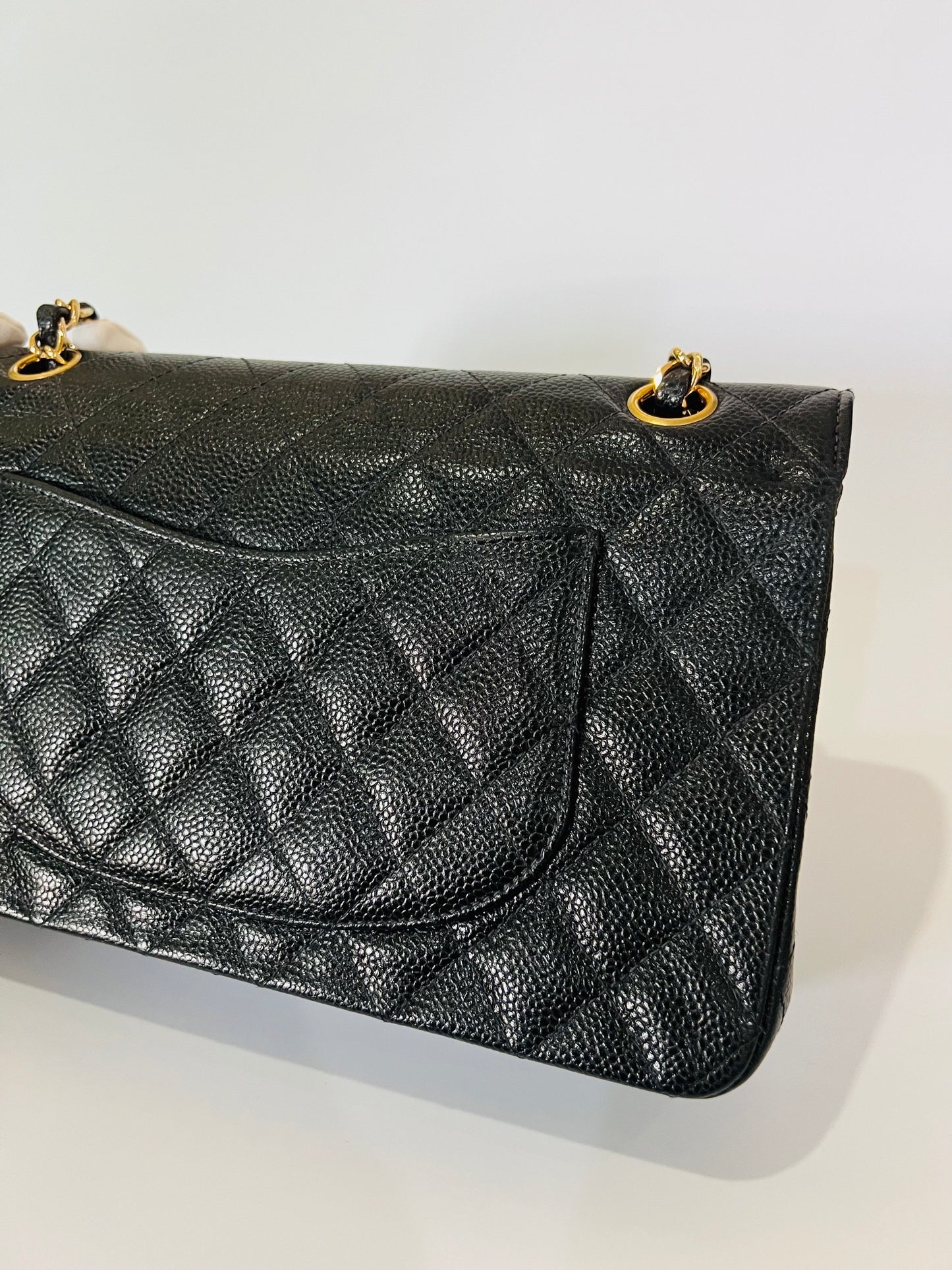 CHANEL CLASSIC FLAP BAG / MEDIUM BLACK CAVIAR GHW